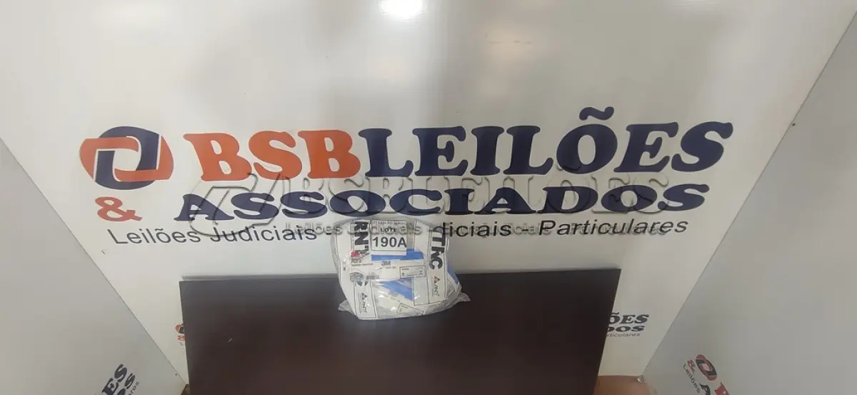 LOTE 190 - 30 MÁSCARAS 3M 9320+BR. (NOVAS) (NO ESTADO) ATENÇÃO! FAZER A VISITAÇÃO ANTES DE ARREMATAR, NÃO SABEMOS SE FUNCIONA, LEILÃO NÃO TEM GARANTIA E NEM DEVOLUÇÃO, SUJEITO A POSSÍVEIS AVARIAS VISÍVEIS/OCULTAS E/OU AUSÊNCIA DE COMPONENTES.