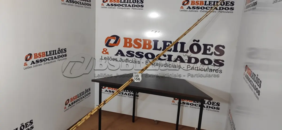 LOTE 556 - 05 VARAS DE BAMBU. (NO ESTADO) ATENÇÃO! FAZER A VISITAÇÃO ANTES DE ARREMATAR, NÃO SABEMOS SE FUNCIONA, LEILÃO NÃO TEM GARANTIA E NEM DEVOLUÇÃO, SUJEITO A POSSÍVEIS AVARIAS VISÍVEIS/OCULTAS E/OU AUSÊNCIA DE COMPONENTES.