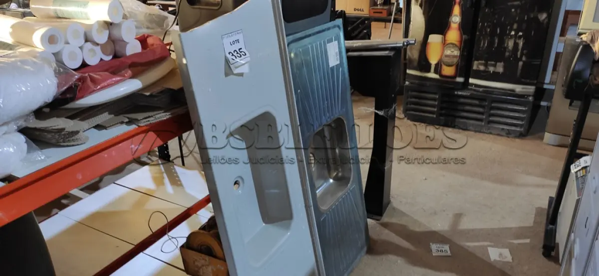 LOTE 335 - 01 PIA EM INOX 120, MM X 520MM E 01 PIA EM FIBRA COM AVARIAS. (NO ESTADO) ATENÇÃO! FAZER A VISITAÇÃO ANTES DE ARREMATAR, NÃO SABEMOS SE FUNCIONA. LEILÃO NÃO TEM GARANTIA E NEM DEVOLUÇÃO, SUJEITO A POSSÍVEIS AVARIAS VISÍVEIS/OCULTAS E/OU AUSÊNCIA DE COMPONENTES.