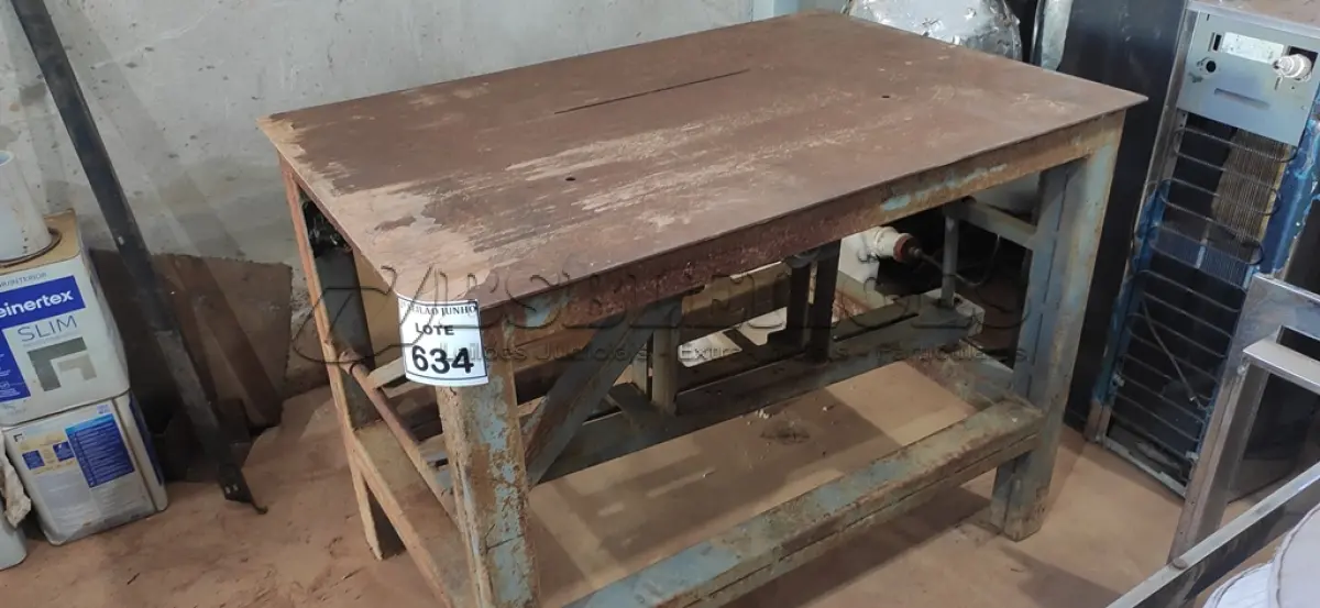 LOTE 634 - 01 BANCADA DE FERRO PARA MARCENARIA.  (NO ESTADO) ATENÇÃO! FAZER A VISITAÇÃO ANTES DE ARREMATAR, NÃO SABEMOS SE FUNCIONA, LEILÃO NÃO TEM GARANTIA E NEM DEVOLUÇÃO, SUJEITO A POSSÍVEIS AVARIAS VISÍVEIS/OCULTAS E/OU AUSÊNCIA DE COMPONENTES.