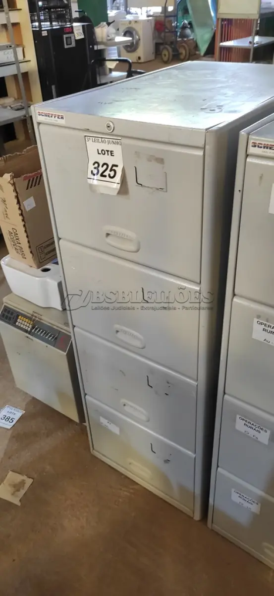 LOTE 325 - 01 ARQUIVO DE AÇO 04 GAVETAS. (NO ESTADO) ATENÇÃO! FAZER A VISITAÇÃO ANTES DE ARREMATAR, NÃO SABEMOS SE FUNCIONA, LEILÃO NÃO TEM GARANTIA E NEM DEVOLUÇÃO, SUJEITO A POSSÍVEIS AVARIAS VISÍVEIS/OCULTAS E/OU AUSÊNCIA DE COMPONENTES.