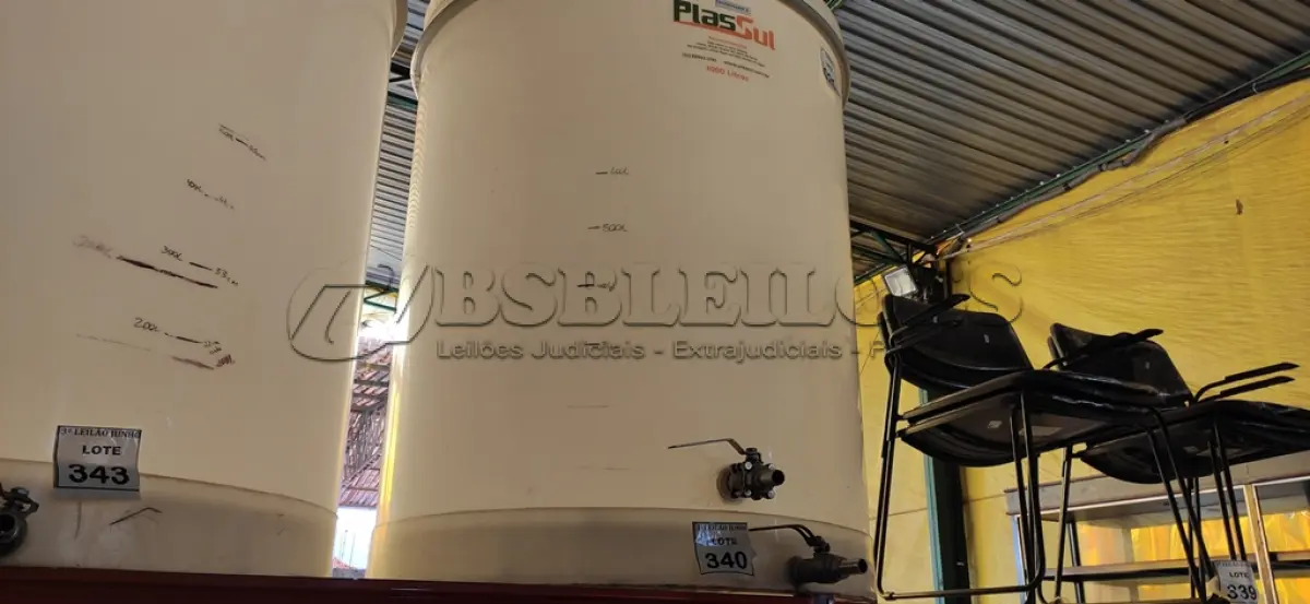 LOTE 340 - 01 FERMENTADORA DE 1.000 LITROS PP PLASUL COM TORNEIRA DE INOX. (NO ESTADO) ATENÇÃO! FAZER A VISITAÇÃO ANTES DE ARREMATAR, NÃO SABEMOS SE FUNCIONA. LEILÃO NÃO TEM GARANTIA E NEM DEVOLUÇÃO, SUJEITO A POSSÍVEIS AVARIAS VISÍVEIS/OCULTAS E/OU AUSÊNCIA DE COMPONENTES.