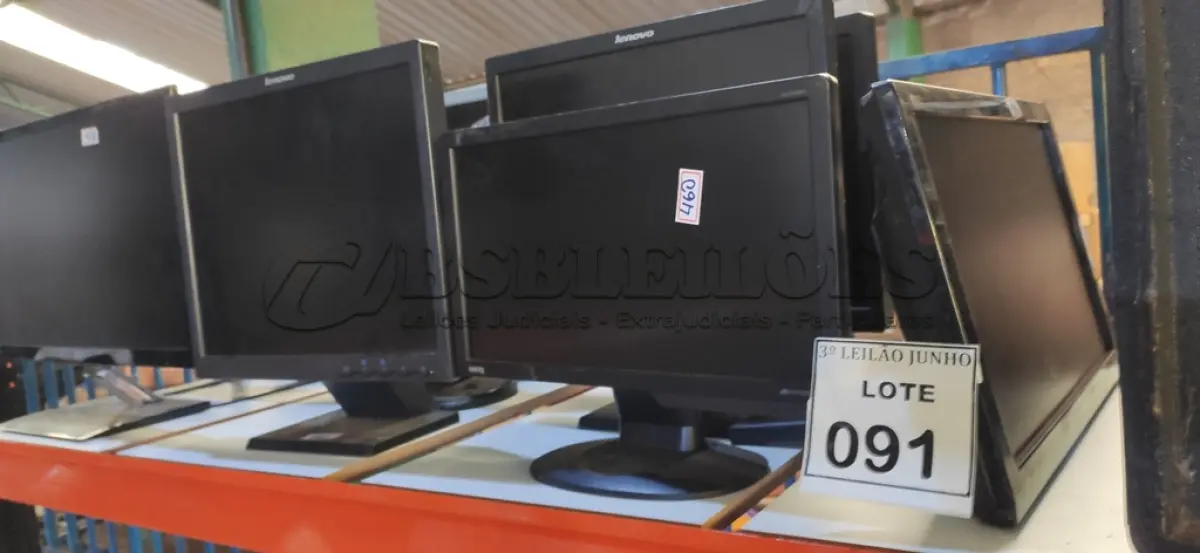 LOTE 091 - 10 MONITORES LCD MARCAS E MODELOS DIVERSOS. (NO ESTADO) ATENÇÃO! FAZER A VISITAÇÃO ANTES DE ARREMATAR, NÃO SABEMOS SE FUNCIONA, LEILÃO NÃO TEM GARANTIA E NEM DEVOLUÇÃO, SUJEITO A POSSÍVEIS AVARIAS VISÍVEIS/OCULTAS E/OU AUSÊNCIA DE COMPONENTES.