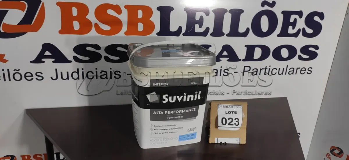 LOTE 023 - 01 BALDE DE TINTA SUVINIL INTERIORES FOSCOS 18L NA COR FOSCO BRANCO. VENCIMENTO 10/2027 (NOVO) (NO ESTADO) ATENÇÃO! FAZER A VISITAÇÃO ANTES DE ARREMATAR, NÃO SABEMOS SE FUNCIONA. LEILÃO NÃO TEM GARANTIA E NEM DEVOLUÇÃO, SUJEITO A POSSÍVEIS AVARIAS VISÍVEIS/OCULTAS E/OU AUSÊNCIA DE COMPONENTES.