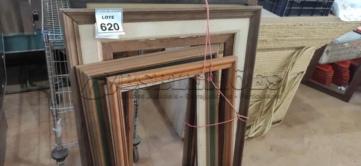 LOTE 620 - 06 MOLDURAS EM MADEIRA.  (NO ESTADO) ATENÇÃO! FAZER A VISITAÇÃO ANTES DE ARREMATAR, NÃO SABEMOS SE FUNCIONA, LEILÃO NÃO TEM GARANTIA E NEM DEVOLUÇÃO, SUJEITO A POSSÍVEIS AVARIAS VISÍVEIS/OCULTAS E/OU AUSÊNCIA DE COMPONENTES.