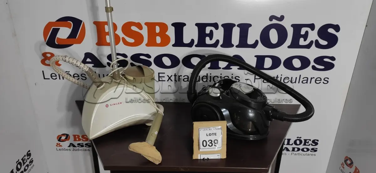 LOTE 039 - 01 ASPIRADOR DE PÓ MARCA PHILCO E 01 VAPORIZADOR DE ROUPAS. (NO ESTADO) ATENÇÃO! FAZER A VISITAÇÃO ANTES DE ARREMATAR, NÃO SABEMOS SE FUNCIONA, LEILÃO NÃO TEM GARANTIA E NEM DEVOLUÇÃO, SUJEITO A POSSÍVEIS AVARIAS VISÍVEIS/OCULTAS E/OU AUSÊNCIA DE COMPONENTES.