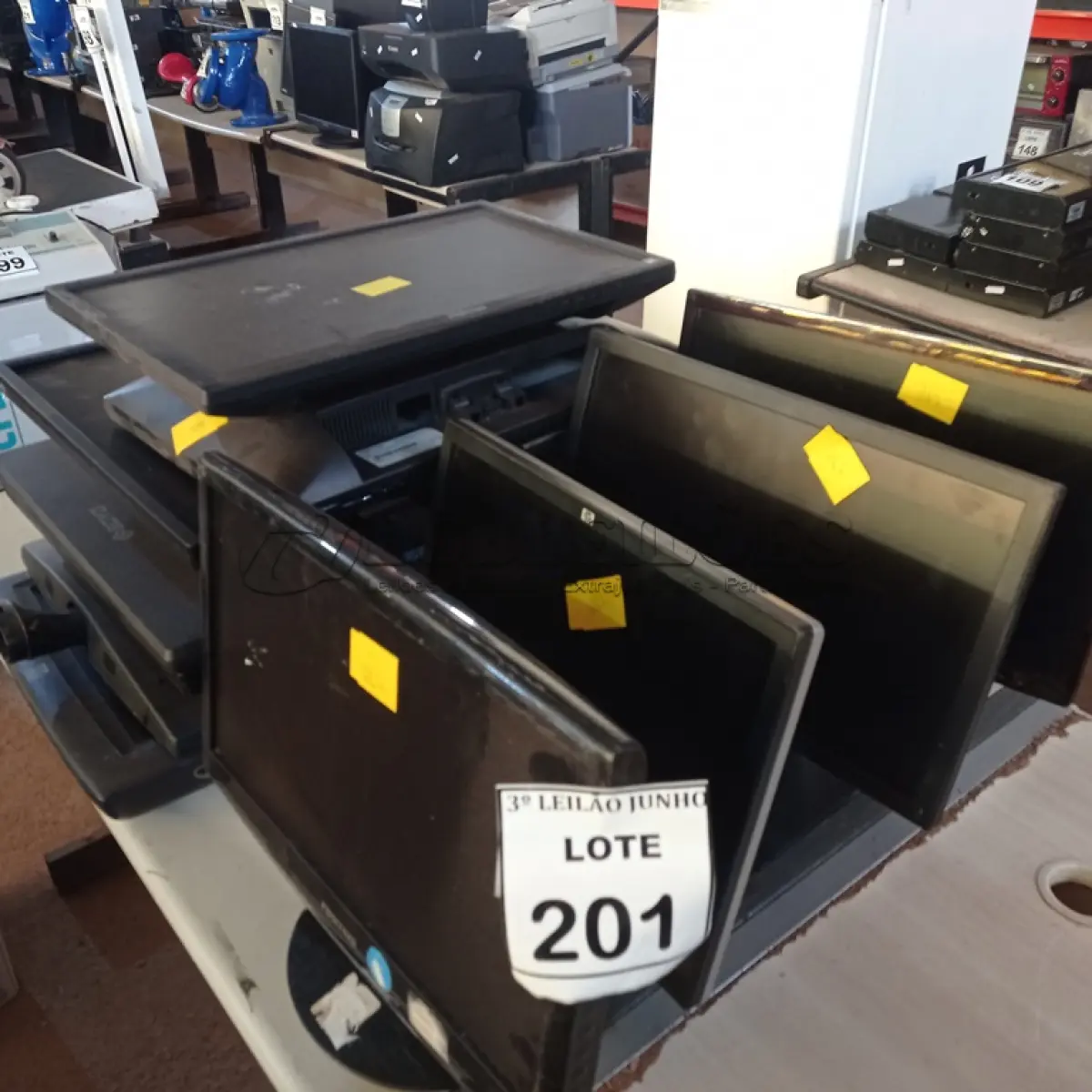 LOTE 201 - 15 NOTEBOOKS DE MARCAS E MODELOS DIVERSOS. (NO ESTADO) ATENÇÃO! FAZER A VISITAÇÃO ANTES DE ARREMATAR, NÃO SABEMOS SE FUNCIONA, LEILÃO NÃO TEM GARANTIA E NEM DEVOLUÇÃO, SUJEITO A POSSÍVEIS AVARIAS VISÍVEIS/OCULTAS E/OU AUSÊNCIA DE COMPONENTES.