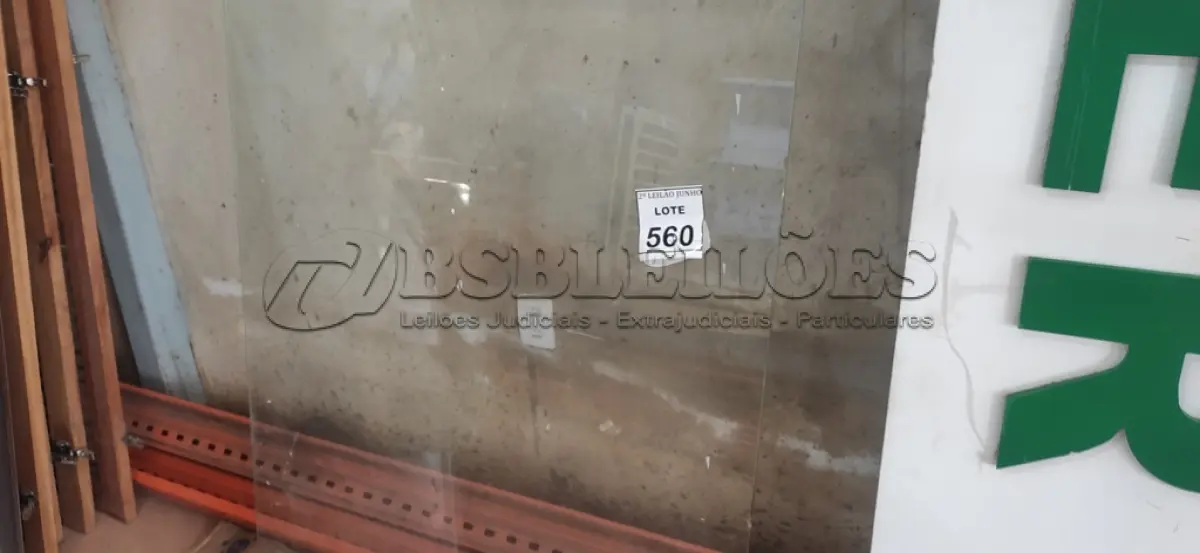 LOTE 560 - 01 VIDRO PARA MESA DE 2,12 X 1,98. (NO ESTADO) ATENÇÃO! FAZER A VISITAÇÃO ANTES DE ARREMATAR, NÃO SABEMOS SE FUNCIONA, LEILÃO NÃO TEM GARANTIA E NEM DEVOLUÇÃO, SUJEITO A POSSÍVEIS AVARIAS VISÍVEIS/OCULTAS E/OU AUSÊNCIA DE COMPONENTES.