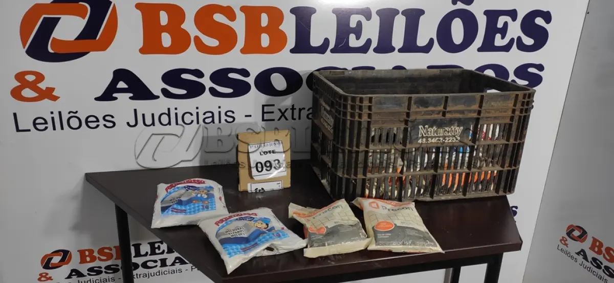 LOTE 093 - 01 LOTE COM GRANDE QUANTIDADE DE PACOTES DE GESSO RÁPIDO PARA MOLDURAS, REPAROS E MOLDES DE 1KG CADA MARCA REJUMASSA. (NOVO) (NO ESTADO) ATENÇÃO! FAZER A VISITAÇÃO ANTES DE ARREMATAR, NÃO SABEMOS SE FUNCIONA. LEILÃO NÃO TEM GARANTIA E NEM DEVOLUÇÃO, SUJEITO A POSSÍVEIS AVARIAS VISÍVEIS/OCULTAS E/OU AUSÊNCIA DE COMPONENTES.