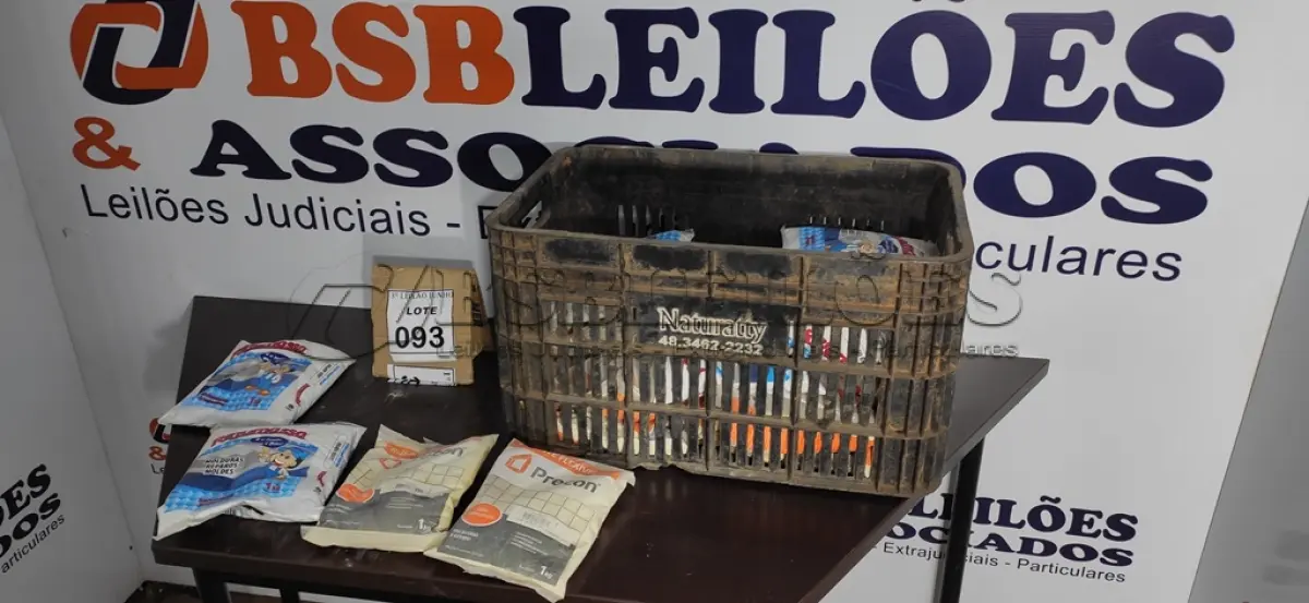 LOTE 093 - 01 LOTE COM GRANDE QUANTIDADE DE PACOTES DE GESSO RÁPIDO PARA MOLDURAS, REPAROS E MOLDES DE 1KG CADA MARCA REJUMASSA. (NOVO) (NO ESTADO) ATENÇÃO! FAZER A VISITAÇÃO ANTES DE ARREMATAR, NÃO SABEMOS SE FUNCIONA. LEILÃO NÃO TEM GARANTIA E NEM DEVOLUÇÃO, SUJEITO A POSSÍVEIS AVARIAS VISÍVEIS/OCULTAS E/OU AUSÊNCIA DE COMPONENTES.