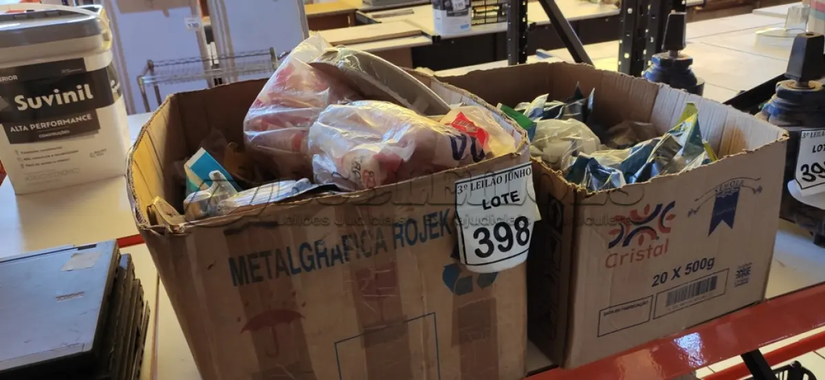 LOTE 398 - 01 LOTE COM PASSA FIO, MATERIAL DE VEDAÇÃO DE TELHAS E ARTIGOS PARA BANHEIROS E 01 LOTE COM VÁLVULAS DE ESCOAMENTO BRANCO 1,1/4. (NO ESTADO) ATENÇÃO! FAZER A VISITAÇÃO ANTES DE ARREMATAR, NÃO SABEMOS SE FUNCIONA. LEILÃO NÃO TEM GARANTIA E NEM DEVOLUÇÃO, SUJEITO A POSSÍVEIS AVARIAS VISÍVEIS/OCULTAS E/OU AUSÊNCIA DE COMPONENTES.