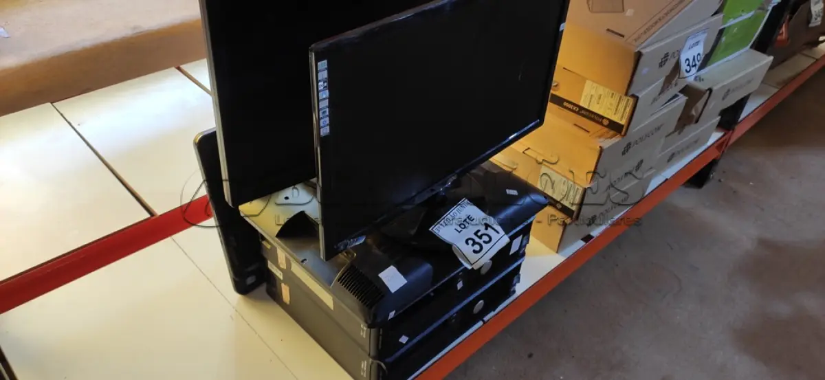 LOTE 351 - 02 MONITORES, 02 AUWAN PARA RETIRADA DE PEÇAS E 02 CPUS MARCA DELL. (NO ESTADO) ATENÇÃO! FAZER A VISITAÇÃO ANTES DE ARREMATAR, NÃO SABEMOS SE FUNCIONA, LEILÃO NÃO TEM GARANTIA E NEM DEVOLUÇÃO, SUJEITO A POSSÍVEIS AVARIAS VISÍVEIS/OCULTAS E/OU AUSÊNCIA DE COMPONENTES.