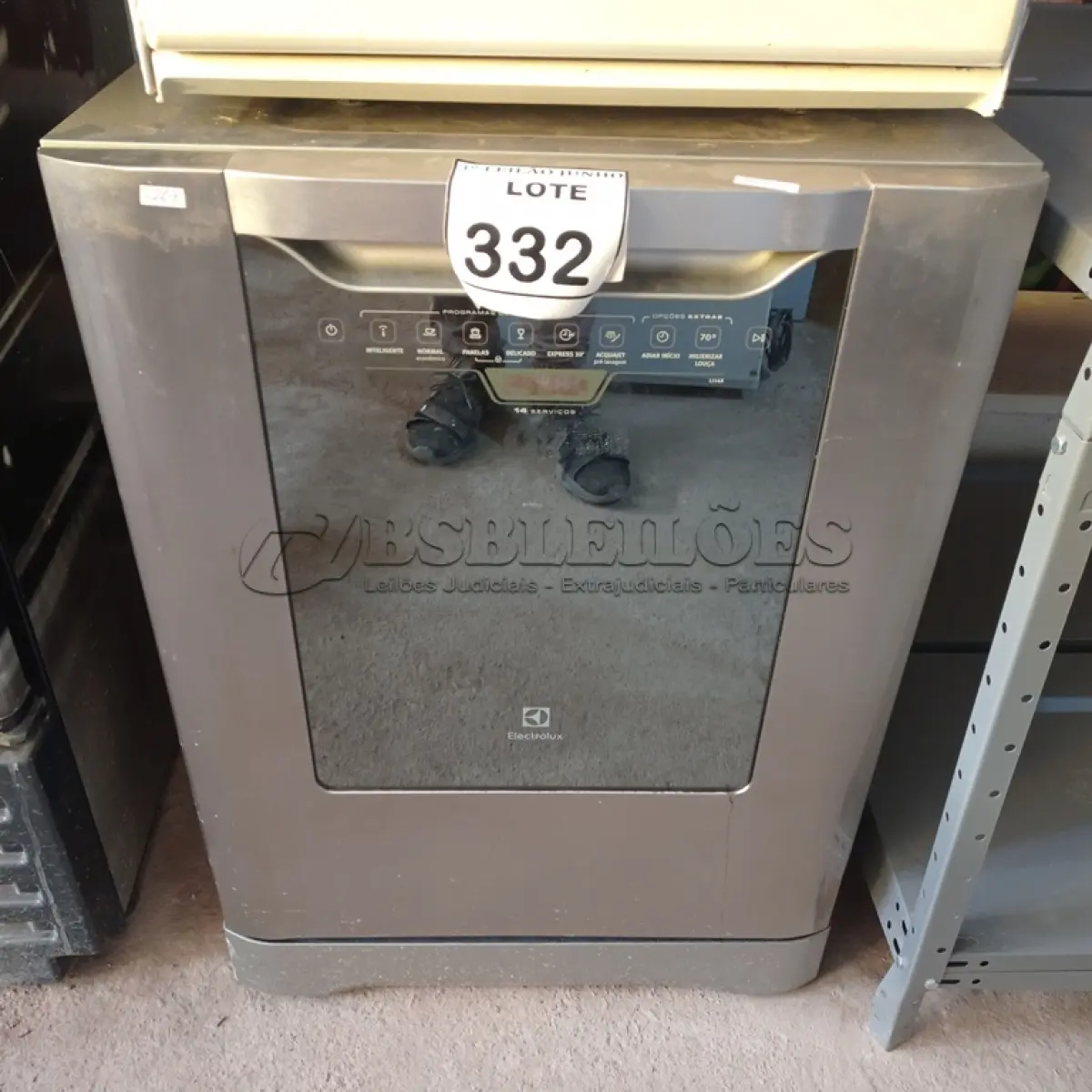 LOTE 332 - 01 LAVA LOUÇA ELECTROLUX. (NO ESTADO) ATENÇÃO! FAZER A VISITAÇÃO ANTES DE ARREMATAR, NÃO SABEMOS SE FUNCIONA, LEILÃO NÃO TEM GARANTIA E NEM DEVOLUÇÃO, SUJEITO A POSSÍVEIS AVARIAS VISÍVEIS/OCULTAS E/OU AUSÊNCIA DE COMPONENTES.