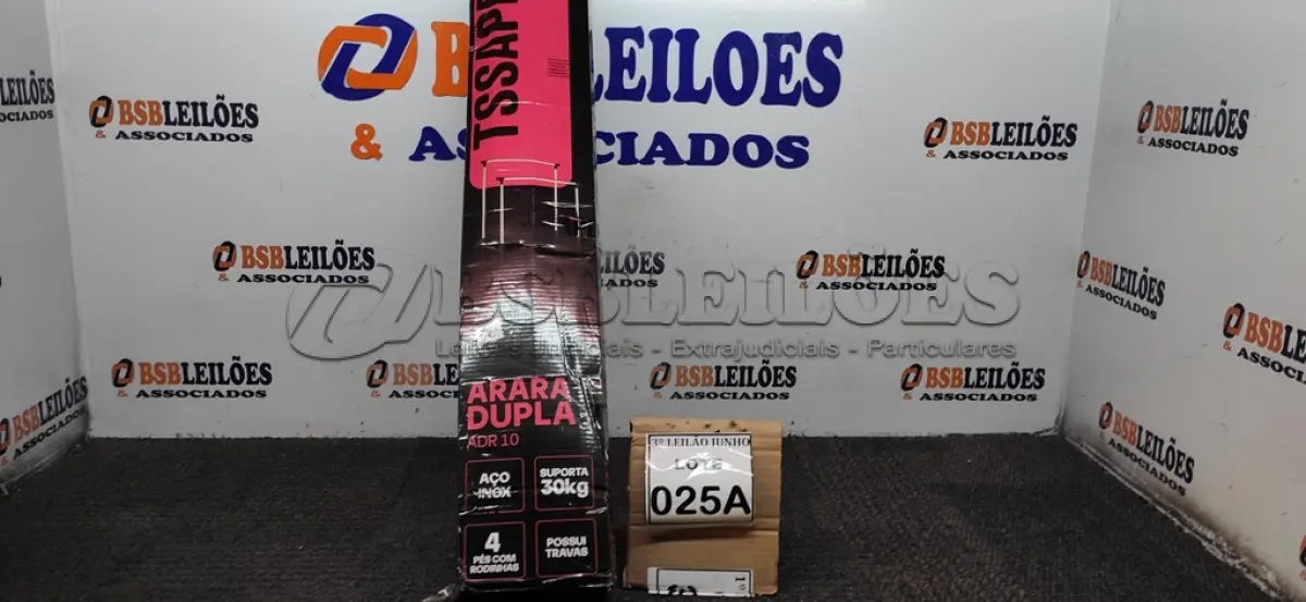 LOTE 025 - ARARA DUPLA MONTÁVEL  AÇO INOX SUPORTA 30KL 4 PÉS COM RODINHAS  POSSUI TRAVAS  TAMANHO A1.60CM L 0,94CM. (NO ESTADO) ATENÇÃO! FAZER A VISITAÇÃO ANTES DE ARREMATAR, NÃO SABEMOS SE FUNCIONA, LEILÃO NÃO TEM GARANTIA E NEM DEVOLUÇÃO, SUJEITO A POSSÍVEIS AVARIAS VISÍVEIS/OCULTAS E/OU AUSÊNCIA DE COMPONENTES. 