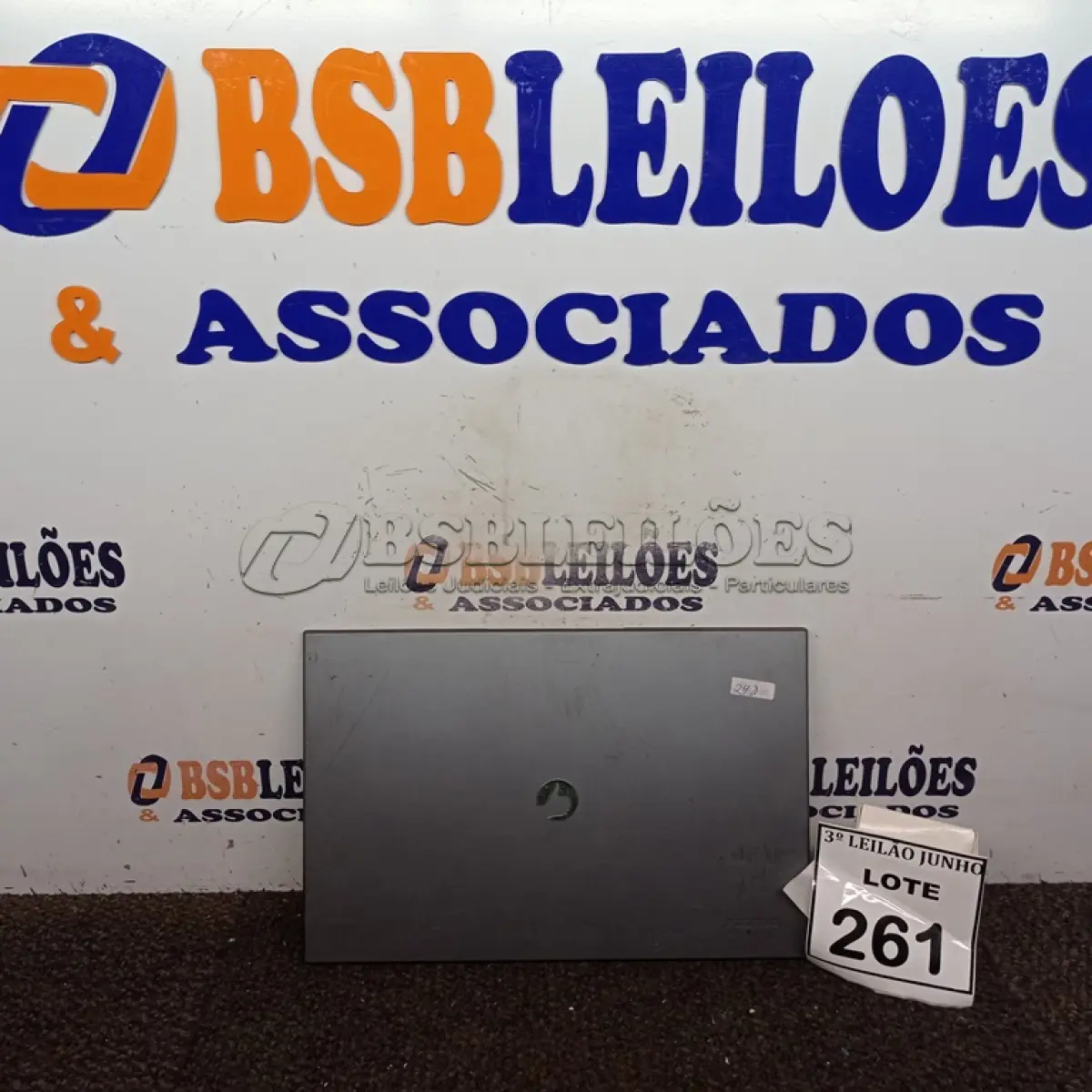 LOTE 261 - 01 NOTEBOOK MARCA POSITIVO. (NO ESTADO) ATENÇÃO! FAZER A VISITAÇÃO ANTES DE ARREMATAR, NÃO SABEMOS SE FUNCIONA, LEILÃO NÃO TEM GARANTIA E NEM DEVOLUÇÃO, SUJEITO A POSSÍVEIS AVARIAS VISÍVEIS/OCULTAS E/OU AUSÊNCIA DE COMPONENTES.