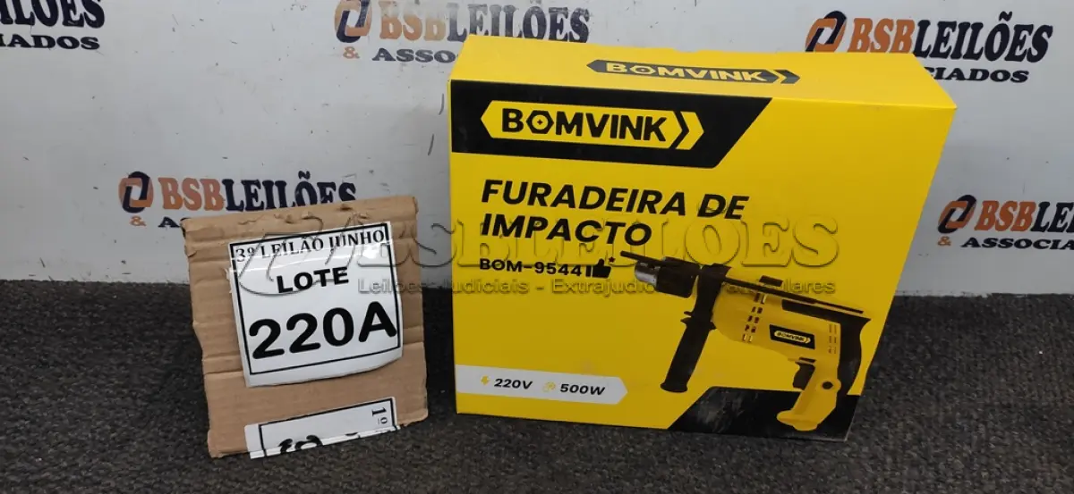 LOTE 220 - FURADEIRA DE IMPACTO 220V 500W ACESSÓRIOS RÉGUA DE POSICIONAMENTO CHAVE E ALÇA. (NO ESTADO) ATENÇÃO! FAZER A VISITAÇÃO ANTES DE ARREMATAR, NÃO SABEMOS SE FUNCIONA, LEILÃO NÃO TEM GARANTIA E NEM DEVOLUÇÃO, SUJEITO A POSSÍVEIS AVARIAS VISÍVEIS/OCULTAS E/OU AUSÊNCIA DE COMPONENTES. 