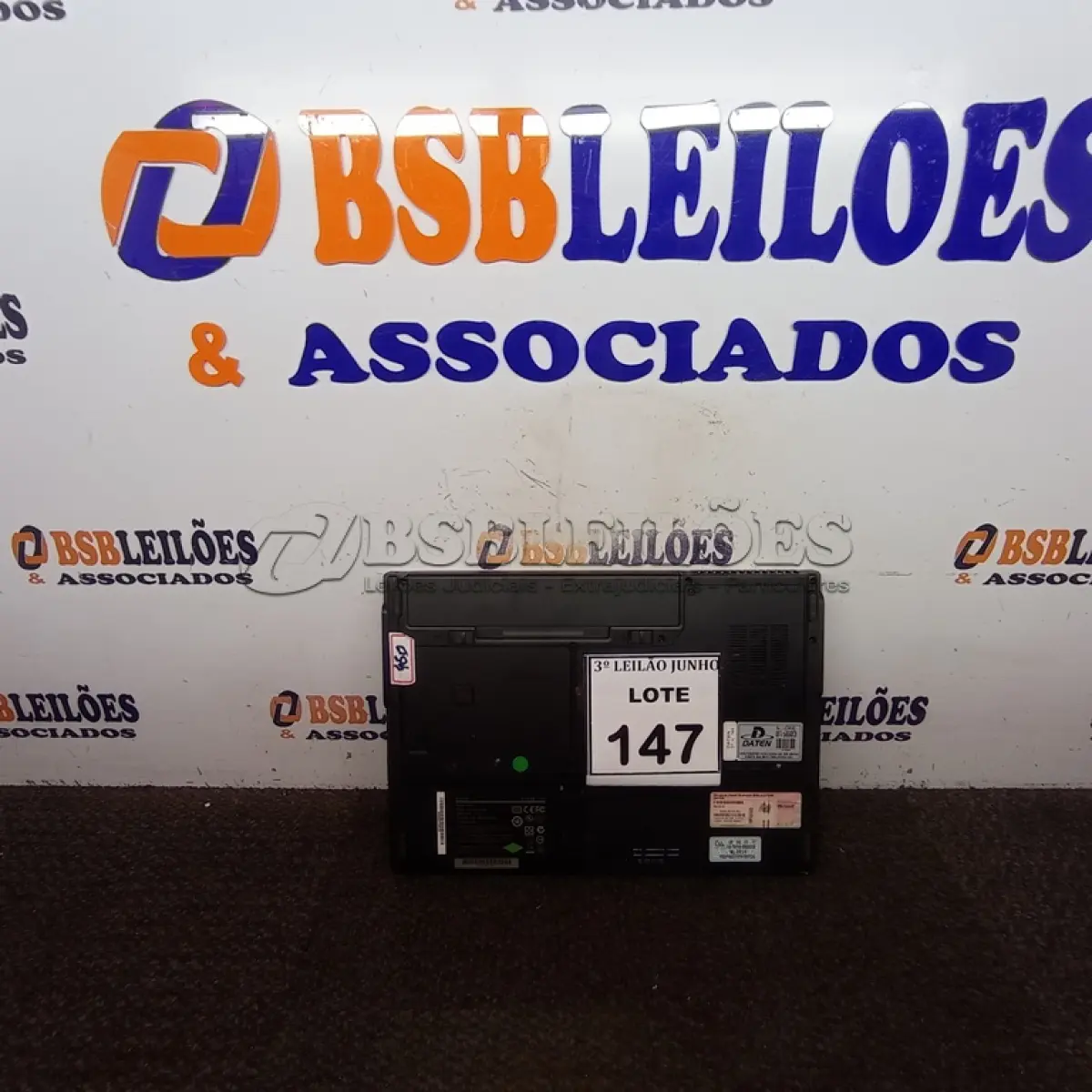 LOTE 147 - 01 NOTEBOOK MARCA DATEN. (NO ESTADO) ATENÇÃO! FAZER A VISITAÇÃO ANTES DE ARREMATAR, NÃO SABEMOS SE FUNCIONA, LEILÃO NÃO TEM GARANTIA E NEM DEVOLUÇÃO, SUJEITO A POSSÍVEIS AVARIAS VISÍVEIS/OCULTAS E/OU AUSÊNCIA DE COMPONENTES.