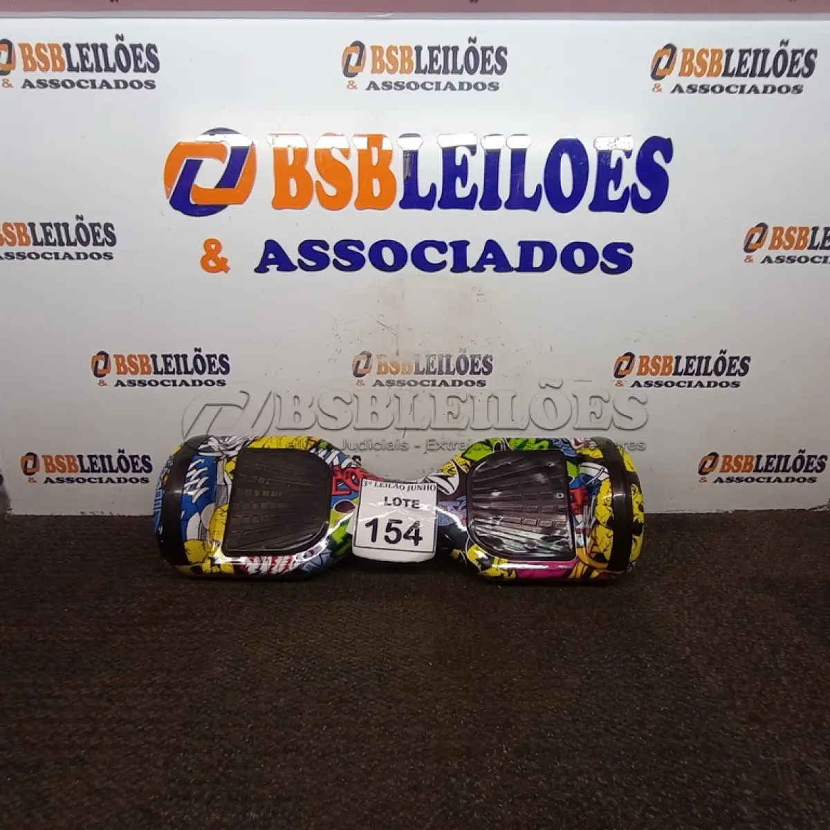 LOTE 154 - 01 HOVERBOARD. (NO ESTADO) ATENÇÃO! FAZER A VISITAÇÃO ANTES DE ARREMATAR, NÃO SABEMOS SE FUNCIONA, LEILÃO NÃO TEM GARANTIA E NEM DEVOLUÇÃO, SUJEITO A POSSÍVEIS AVARIAS VISÍVEIS/OCULTAS E/OU AUSÊNCIA DE COMPONENTES.