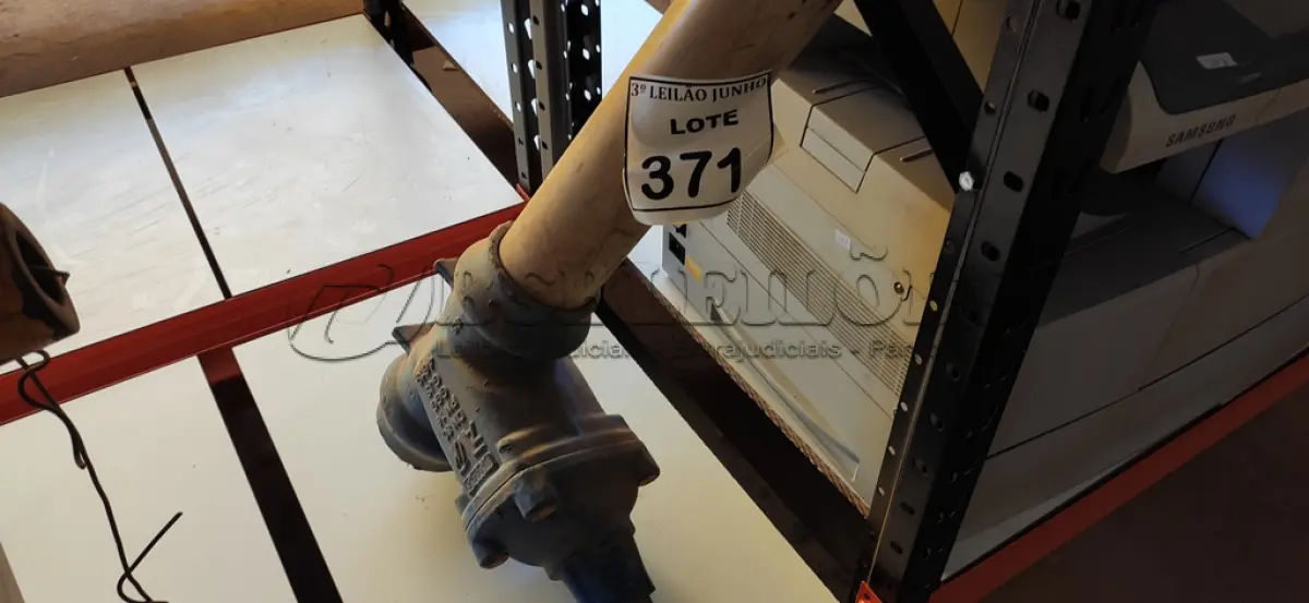 LOTE 371 - 01 VÁLVULA GLOBO. (NO ESTADO) ATENÇÃO! FAZER A VISITAÇÃO ANTES DE ARREMATAR, NÃO SABEMOS SE FUNCIONA, LEILÃO NÃO TEM GARANTIA E NEM DEVOLUÇÃO, SUJEITO A POSSÍVEIS AVARIAS VISÍVEIS/OCULTAS E/OU AUSÊNCIA DE COMPONENTES.