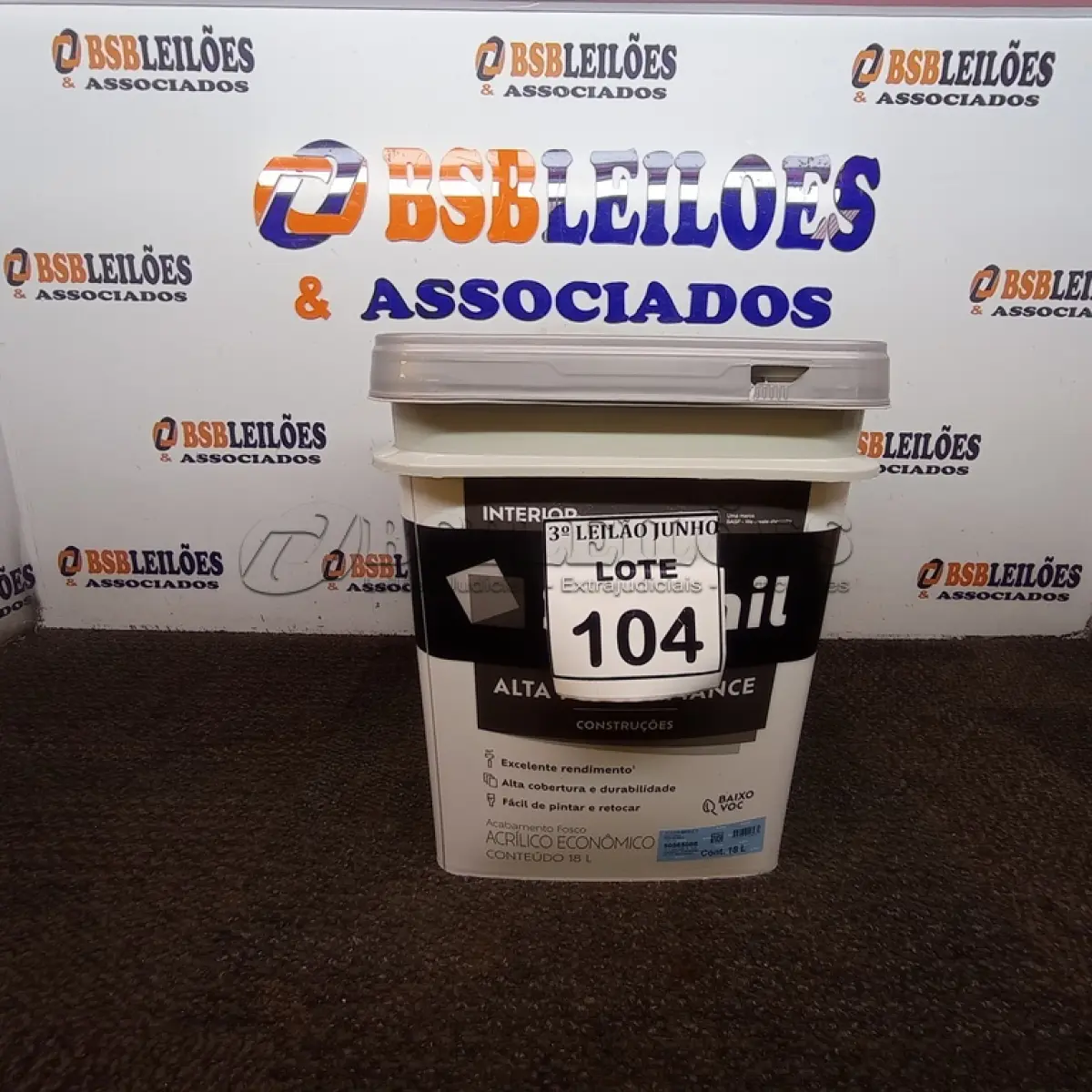 LOTE 104 - 01 GALÃO DE TINTA SUVINIL DE 18L PARA INTERIORES ACABAMENTO FOSCO BRANCO. (NOVO) (NO ESTADO) ATENÇÃO! FAZER A VISITAÇÃO ANTES DE ARREMATAR, NÃO SABEMOS SE FUNCIONA. LEILÃO NÃO TEM GARANTIA E NEM DEVOLUÇÃO, SUJEITO A POSSÍVEIS AVARIAS VISÍVEIS/OCULTAS E/OU AUSÊNCIA DE COMPONENTES.