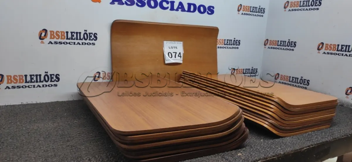 LOTE 074 - 20 MADEIRAS.  (NO ESTADO) ATENÇÃO! FAZER A VISITAÇÃO ANTES DE ARREMATAR, NÃO SABEMOS SE FUNCIONA. LEILÃO NÃO TEM GARANTIA E NEM DEVOLUÇÃO, SUJEITO A POSSÍVEIS AVARIAS VISÍVEIS/OCULTAS E/OU AUSÊNCIA DE COMPONENTES.