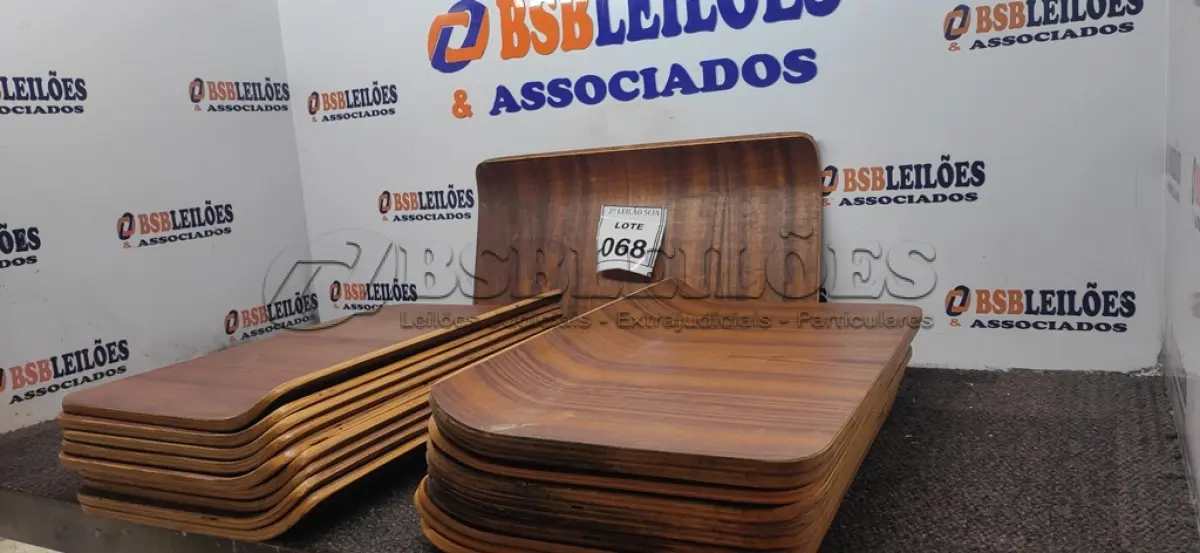 LOTE 068 - 20 MADEIRAS.  (NO ESTADO) ATENÇÃO! FAZER A VISITAÇÃO ANTES DE ARREMATAR, NÃO SABEMOS SE FUNCIONA. LEILÃO NÃO TEM GARANTIA E NEM DEVOLUÇÃO, SUJEITO A POSSÍVEIS AVARIAS VISÍVEIS/OCULTAS E/OU AUSÊNCIA DE COMPONENTES.