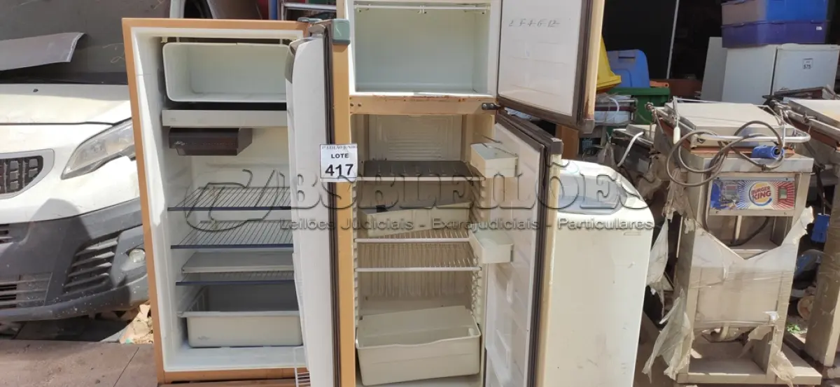LOTE 417 - 01 GELADEIRA BRASTEMP 220V, 01 GELADEIRA MARCA CONSUL E 01 MÁQUINA DE LAVAR 220V MARCA ELECTROLUX. (NO ESTADO) ATENÇÃO! FAZER A VISITAÇÃO ANTES DE ARREMATAR, NÃO SABEMOS SE FUNCIONA. LEILÃO NÃO TEM GARANTIA E NEM DEVOLUÇÃO, SUJEITO A POSSÍVEIS AVARIAS VISÍVEIS/OCULTAS E/OU AUSÊNCIA DE COMPONENTES.