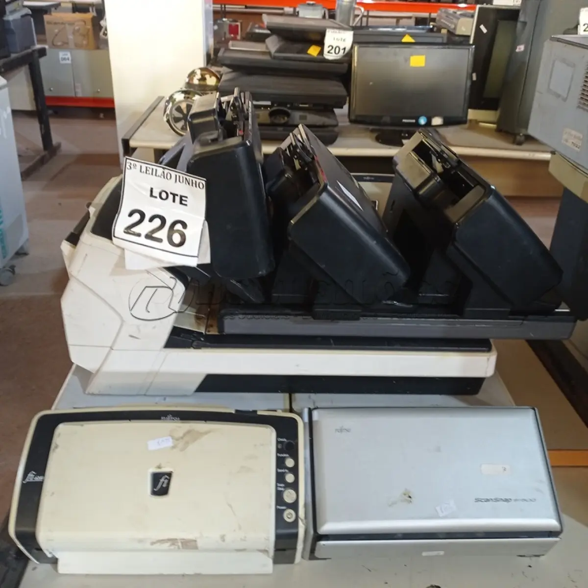 LOTE 226 - 08 SCANNERS DE MARCAS E MODELOS DIVERASO. (NO ESTADO) ATENÇÃO! FAZER A VISITAÇÃO ANTES DE ARREMATAR, NÃO SABEMOS SE FUNCIONA, LEILÃO NÃO TEM GARANTIA E NEM DEVOLUÇÃO, SUJEITO A POSSÍVEIS AVARIAS VISÍVEIS/OCULTAS E/OU AUSÊNCIA DE COMPONENTES.