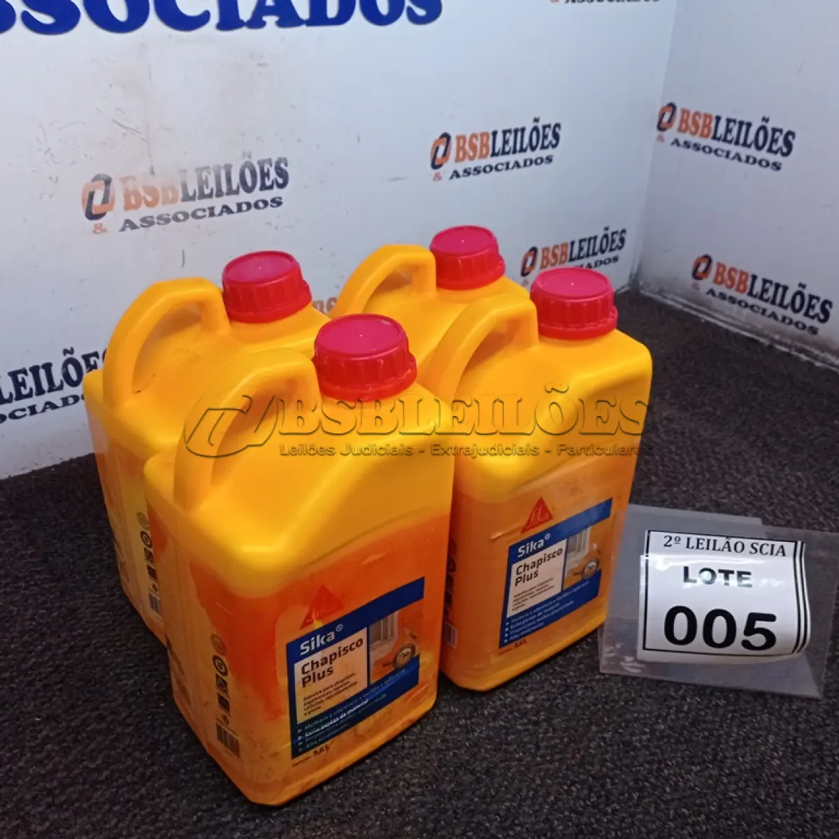 LOTE 005 - 04 CHAPISCOS PLUS COM 3,6L MARCA SIKA.  (NO ESTADO) ATENÇÃO! FAZER A VISITAÇÃO ANTES DE ARREMATAR, NÃO SABEMOS SE FUNCIONA. LEILÃO NÃO TEM GARANTIA E NEM DEVOLUÇÃO, SUJEITO A POSSÍVEIS AVARIAS VISÍVEIS/OCULTAS E/OU AUSÊNCIA DE COMPONENTES.