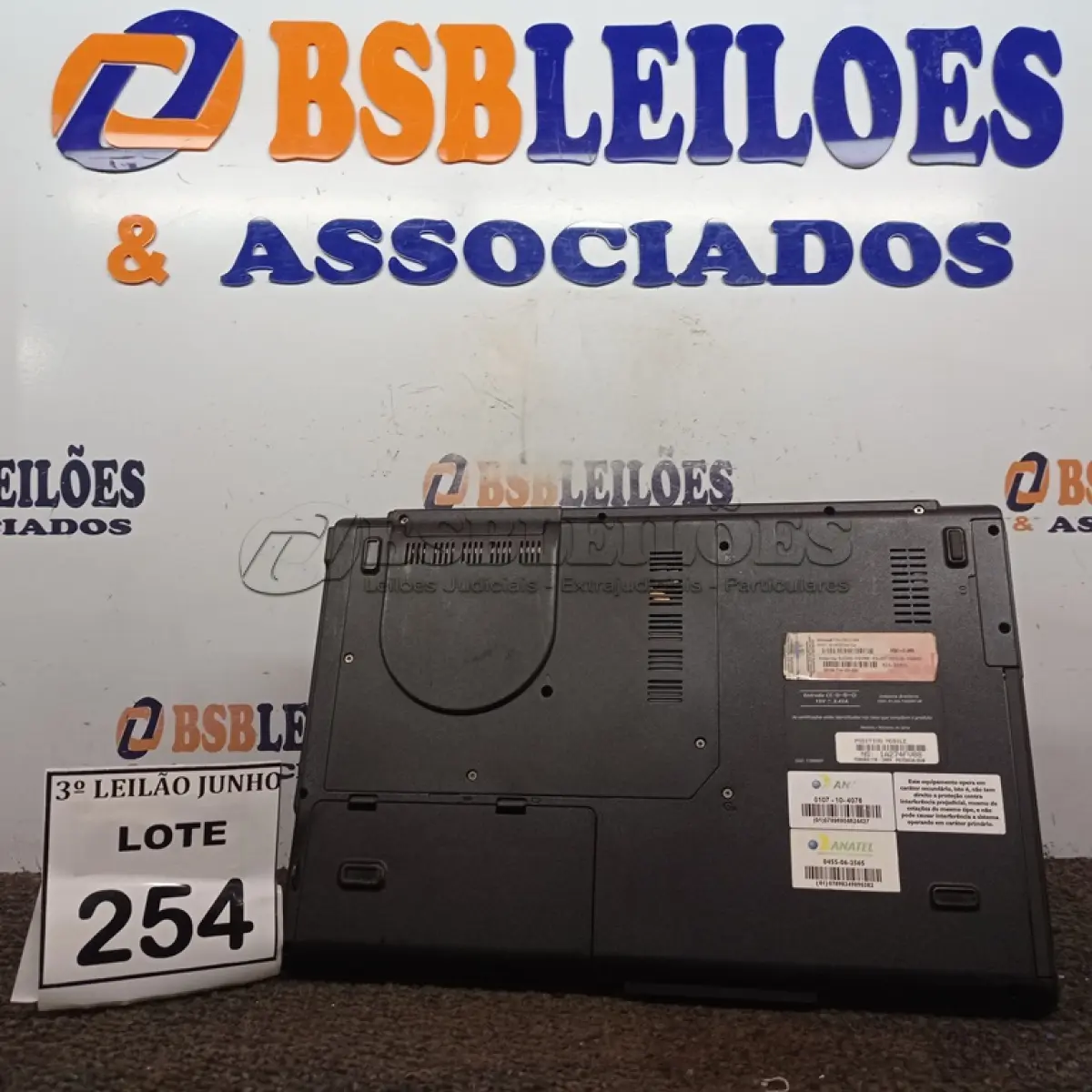 LOTE 254 - 01 NOTEBOOK MARCA POSITIVO. (NO ESTADO) ATENÇÃO! FAZER A VISITAÇÃO ANTES DE ARREMATAR, NÃO SABEMOS SE FUNCIONA, LEILÃO NÃO TEM GARANTIA E NEM DEVOLUÇÃO, SUJEITO A POSSÍVEIS AVARIAS VISÍVEIS/OCULTAS E/OU AUSÊNCIA DE COMPONENTES.
