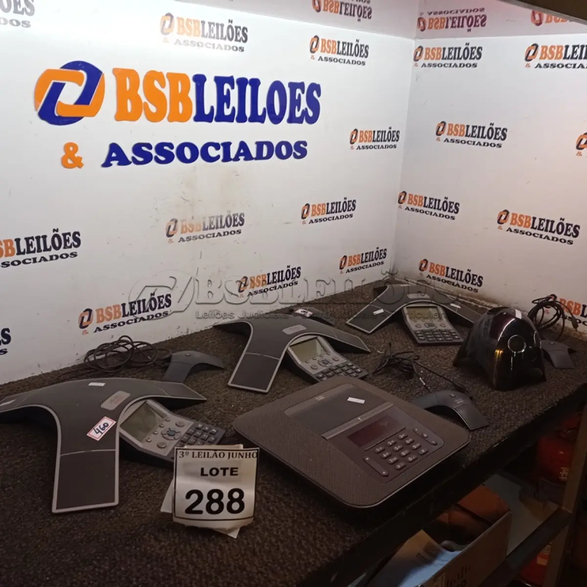 LOTE 288 - 01 LOTE COM VÁRIAS ESTAÇÕES DE ÁUDIO PARA VÍDEO CONFERÊNCIA. (NO ESTADO) ATENÇÃO! FAZER A VISITAÇÃO ANTES DE ARREMATAR, NÃO SABEMOS SE FUNCIONA, LEILÃO NÃO TEM GARANTIA E NEM DEVOLUÇÃO, SUJEITO A POSSÍVEIS AVARIAS VISÍVEIS/OCULTAS E/OU AUSÊNCIA DE COMPONENTES.