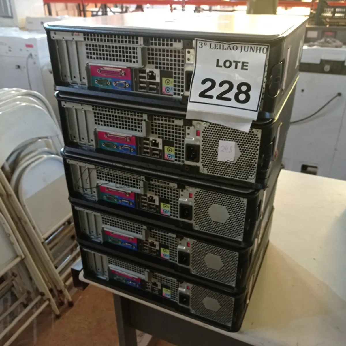 LOTE 228 - 05 CPUS MARCA DELL. (NO ESTADO) ATENÇÃO! FAZER A VISITAÇÃO ANTES DE ARREMATAR, NÃO SABEMOS SE FUNCIONA, LEILÃO NÃO TEM GARANTIA E NEM DEVOLUÇÃO, SUJEITO A POSSÍVEIS AVARIAS VISÍVEIS/OCULTAS E/OU AUSÊNCIA DE COMPONENTES.