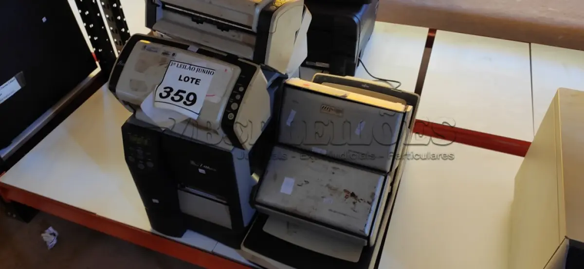 LOTE 359 - 01 IMPRESSORA DE ETIQUETA MARCA ZEBRA E 07 SCANNERS. (NO ESTADO) ATENÇÃO! FAZER A VISITAÇÃO ANTES DE ARREMATAR, NÃO SABEMOS SE FUNCIONA, LEILÃO NÃO TEM GARANTIA E NEM DEVOLUÇÃO, SUJEITO A POSSÍVEIS AVARIAS VISÍVEIS/OCULTAS E/OU AUSÊNCIA DE COMPONENTES.
