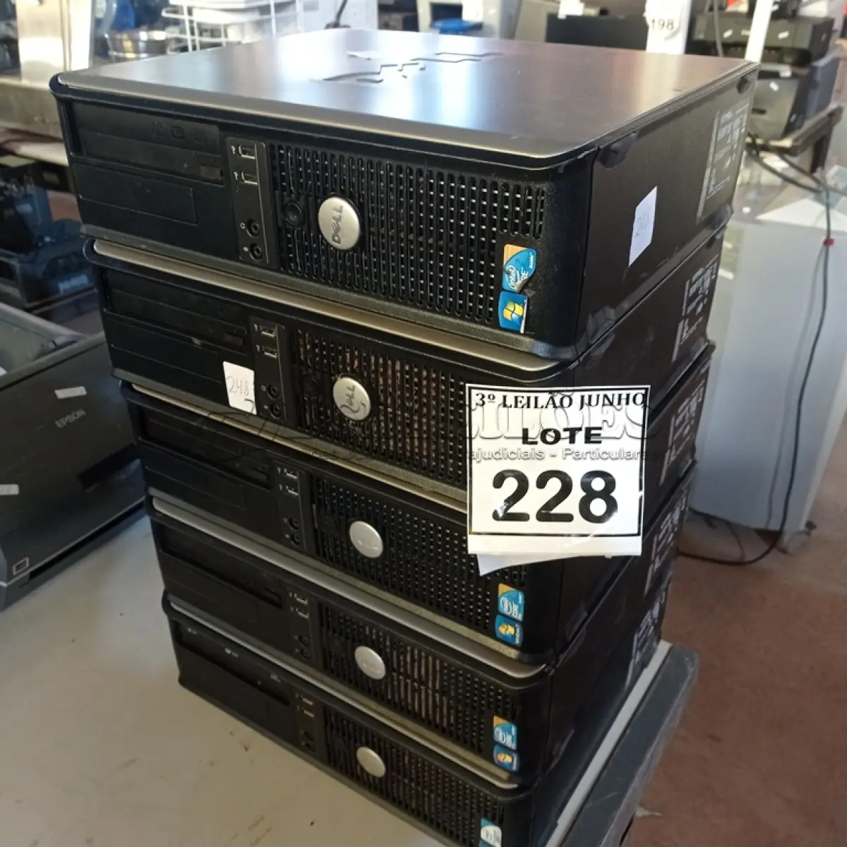 LOTE 228 - 05 CPUS MARCA DELL. (NO ESTADO) ATENÇÃO! FAZER A VISITAÇÃO ANTES DE ARREMATAR, NÃO SABEMOS SE FUNCIONA, LEILÃO NÃO TEM GARANTIA E NEM DEVOLUÇÃO, SUJEITO A POSSÍVEIS AVARIAS VISÍVEIS/OCULTAS E/OU AUSÊNCIA DE COMPONENTES.