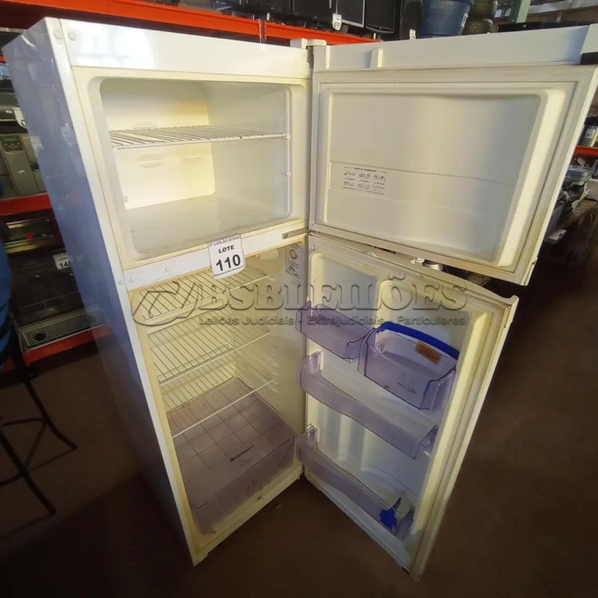 LOTE 110 - 01 GELADEIRA 220W MARCA CONTINENTAL. (NO ESTADO) ATENÇÃO! FAZER A VISITAÇÃO ANTES DE ARREMATAR, NÃO SABEMOS SE FUNCIONA, LEILÃO NÃO TEM GARANTIA E NEM DEVOLUÇÃO, SUJEITO A POSSÍVEIS AVARIAS VISÍVEIS/OCULTAS E/OU AUSÊNCIA DE COMPONENTES.