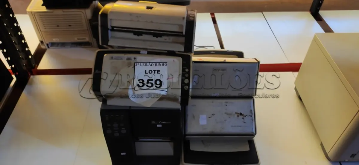 LOTE 359 - 01 IMPRESSORA DE ETIQUETA MARCA ZEBRA E 07 SCANNERS. (NO ESTADO) ATENÇÃO! FAZER A VISITAÇÃO ANTES DE ARREMATAR, NÃO SABEMOS SE FUNCIONA, LEILÃO NÃO TEM GARANTIA E NEM DEVOLUÇÃO, SUJEITO A POSSÍVEIS AVARIAS VISÍVEIS/OCULTAS E/OU AUSÊNCIA DE COMPONENTES.