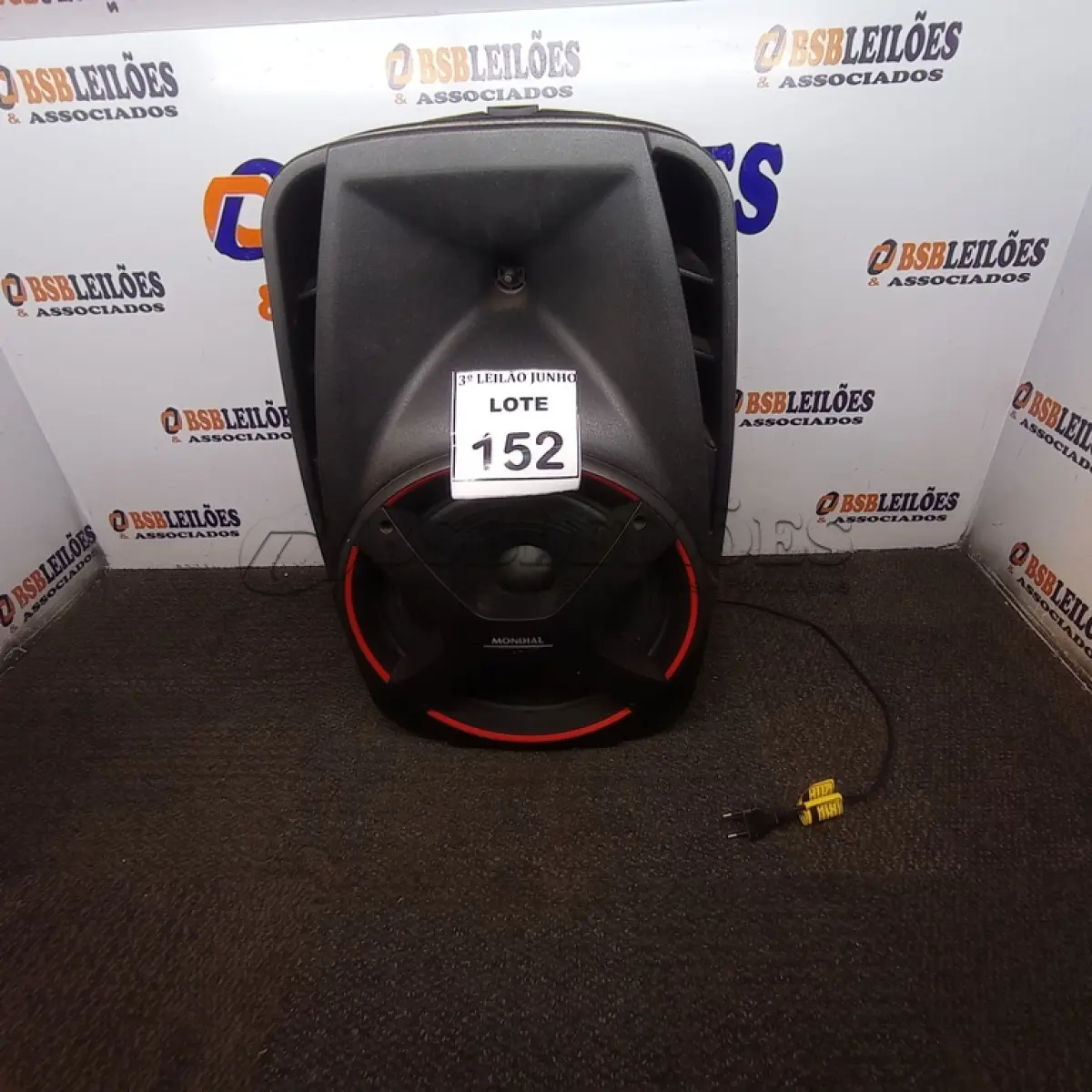 LOTE 152 - 01 CAIXA DE SOM MONDIAL COM BLUETOOTH. (NO ESTADO) ATENÇÃO! FAZER A VISITAÇÃO ANTES DE ARREMATAR, NÃO SABEMOS SE FUNCIONA. LEILÃO NÃO TEM GARANTIA E NEM DEVOLUÇÃO, SUJEITO A POSSÍVEIS AVARIAS VISÍVEIS/OCULTAS E/OU AUSÊNCIA DE COMPONENTES.