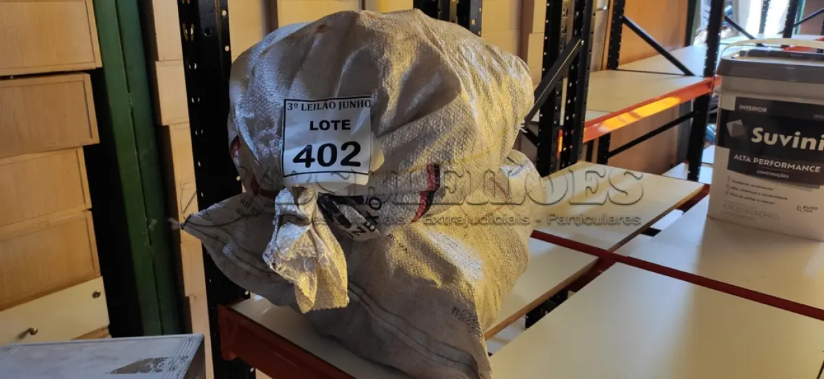 LOTE 402 - 63 CAPAS 75MM E 15 LUVAS DE CORRER 100MM. (NO ESTADO) ATENÇÃO! FAZER A VISITAÇÃO ANTES DE ARREMATAR, NÃO SABEMOS SE FUNCIONA. LEILÃO NÃO TEM GARANTIA E NEM DEVOLUÇÃO, SUJEITO A POSSÍVEIS AVARIAS VISÍVEIS/OCULTAS E/OU AUSÊNCIA DE COMPONENTES.