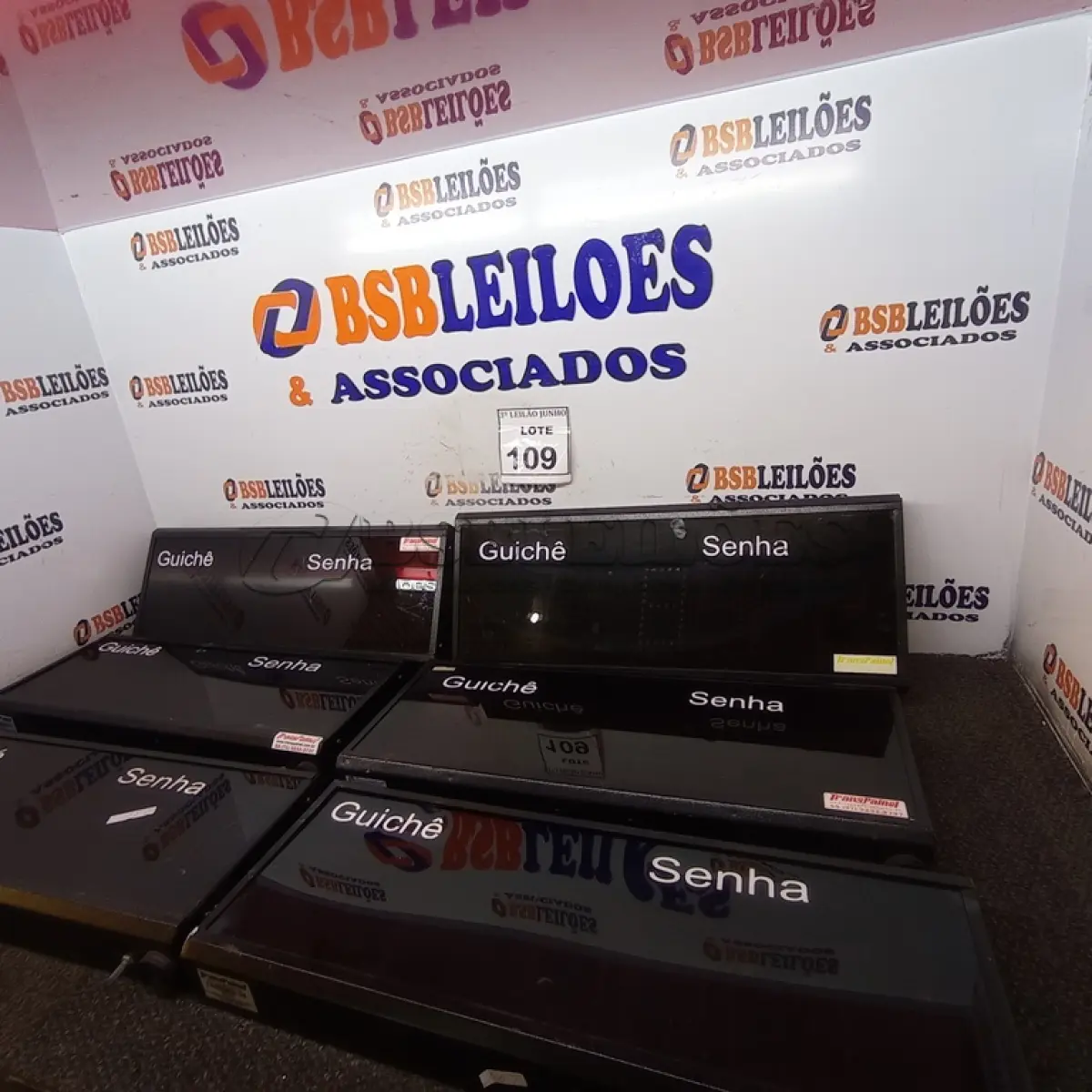 LOTE 109 - 06 PAINÉIS DE SENHA. (NO ESTADO) ATENÇÃO! FAZER A VISITAÇÃO ANTES DE ARREMATAR, NÃO SABEMOS SE FUNCIONA, LEILÃO NÃO TEM GARANTIA E NEM DEVOLUÇÃO, SUJEITO A POSSÍVEIS AVARIAS VISÍVEIS/OCULTAS E/OU AUSÊNCIA DE COMPONENTES.