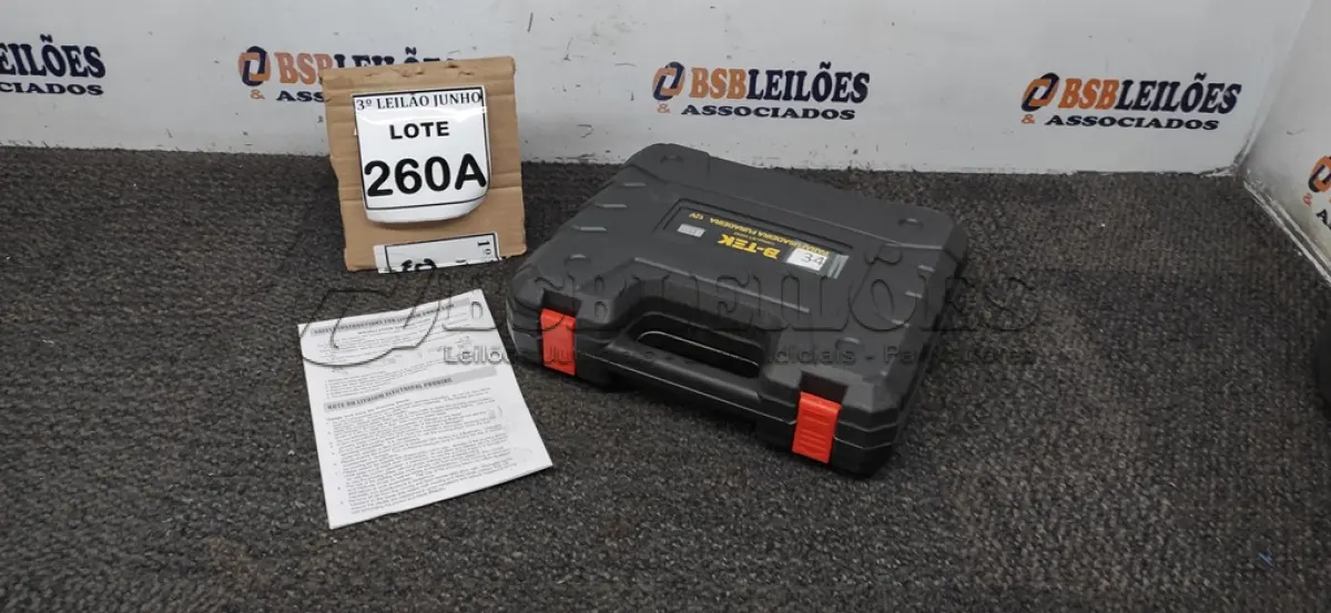 LOTE 260 - PARAFUSADEIRA   BTEK 12V COM MALETA E ACESSÓRIOS. (NO ESTADO) ATENÇÃO! FAZER A VISITAÇÃO ANTES DE ARREMATAR, NÃO SABEMOS SE FUNCIONA, LEILÃO NÃO TEM GARANTIA E NEM DEVOLUÇÃO, SUJEITO A POSSÍVEIS AVARIAS VISÍVEIS/OCULTAS E/OU AUSÊNCIA DE COMPONENTES.