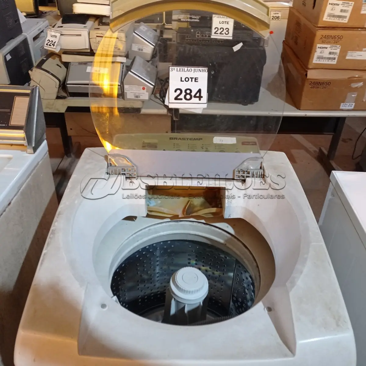 LOTE 353 - 01 MÁQUINA DE LAVAR ROUPAS BRASTEMP 9KG 220V. (NO ESTADO) ATENÇÃO! FAZER A VISITAÇÃO ANTES DE ARREMATAR, NÃO SABEMOS SE FUNCIONA. LEILÃO NÃO TEM GARANTIA E NEM DEVOLUÇÃO, SUJEITO A POSSÍVEIS AVARIAS VISÍVEIS/OCULTAS E/OU AUSÊNCIA DE COMPONENTES.