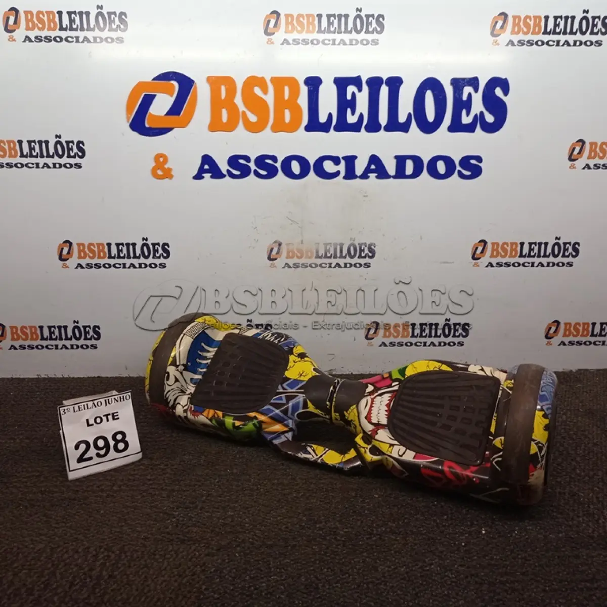 LOTE 298 - 01 HOVERBOARD NA COR CAMUFLADA. (NO ESTADO) ATENÇÃO! FAZER A VISITAÇÃO ANTES DE ARREMATAR, NÃO SABEMOS SE FUNCIONA, LEILÃO NÃO TEM GARANTIA E NEM DEVOLUÇÃO, SUJEITO A POSSÍVEIS AVARIAS VISÍVEIS/OCULTAS E/OU AUSÊNCIA DE COMPONENTES.