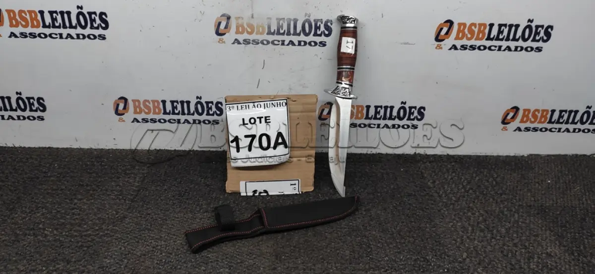 LOTE 170 -  FACA IMPORTADA AÇO INOXIDÁVEL CABO EM MADEIRA COM GUARDA E POMO EM ALUMÍNIO FULL TANG BAINHA DE NYLON TAMANHO TOTAL 30CM PESO 265G JÁ AFIADA