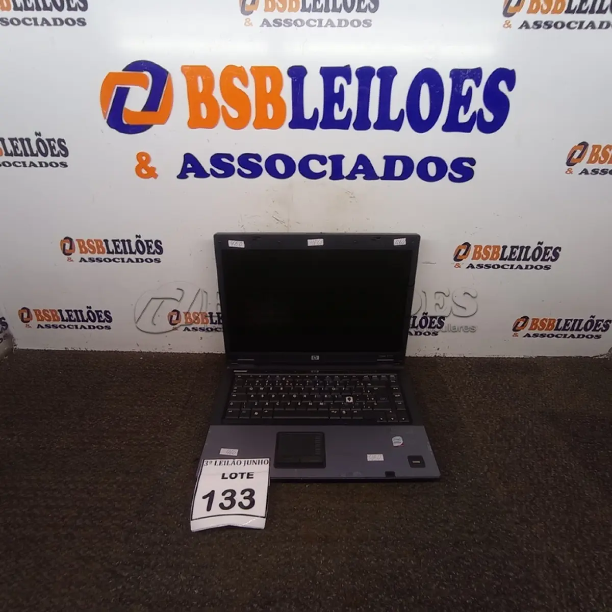LOTE 133 - 01 NOTEBOOK MARCA HP. (NO ESTADO) ATENÇÃO! FAZER A VISITAÇÃO ANTES DE ARREMATAR, NÃO SABEMOS SE FUNCIONA, LEILÃO NÃO TEM GARANTIA E NEM DEVOLUÇÃO, SUJEITO A POSSÍVEIS AVARIAS VISÍVEIS/OCULTAS E/OU AUSÊNCIA DE COMPONENTES.