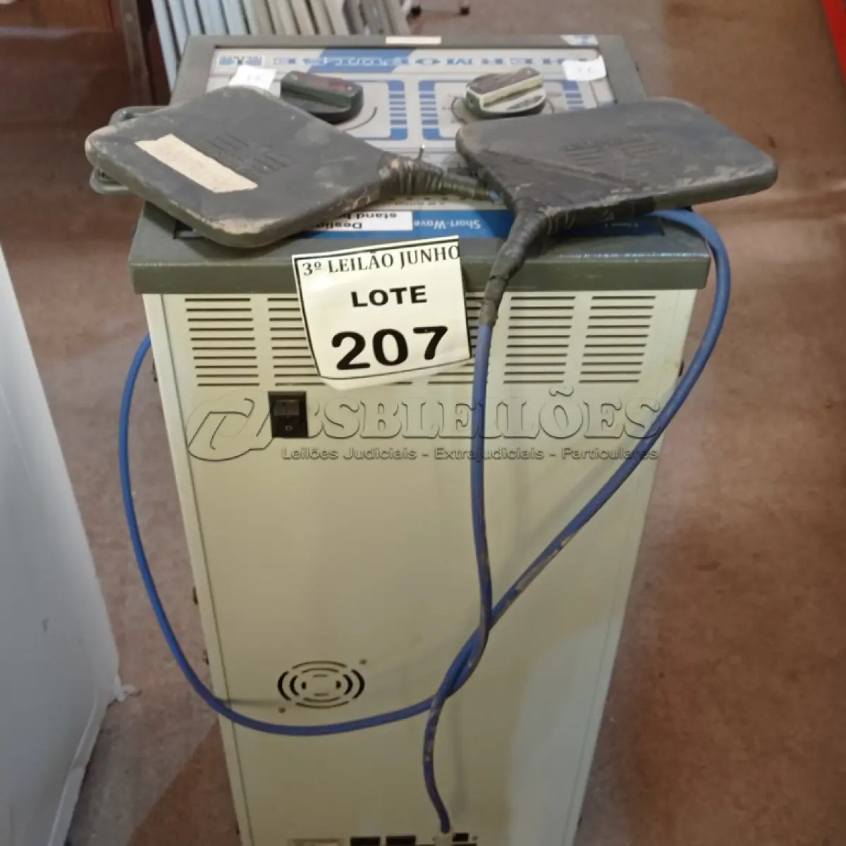 LOTE 207 - 01 EQUIPAMENTO THEMOPULSE. (NO ESTADO) ATENÇÃO! FAZER A VISITAÇÃO ANTES DE ARREMATAR, NÃO SABEMOS SE FUNCIONA, LEILÃO NÃO TEM GARANTIA E NEM DEVOLUÇÃO, SUJEITO A POSSÍVEIS AVARIAS VISÍVEIS/OCULTAS E/OU AUSÊNCIA DE COMPONENTES.