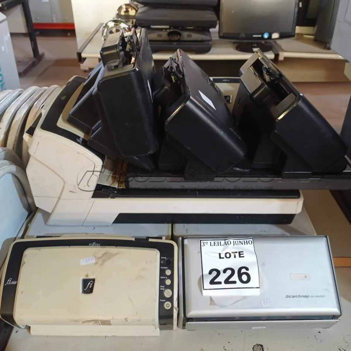 LOTE 226 - 08 SCANNERS DE MARCAS E MODELOS DIVERASO. (NO ESTADO) ATENÇÃO! FAZER A VISITAÇÃO ANTES DE ARREMATAR, NÃO SABEMOS SE FUNCIONA, LEILÃO NÃO TEM GARANTIA E NEM DEVOLUÇÃO, SUJEITO A POSSÍVEIS AVARIAS VISÍVEIS/OCULTAS E/OU AUSÊNCIA DE COMPONENTES.