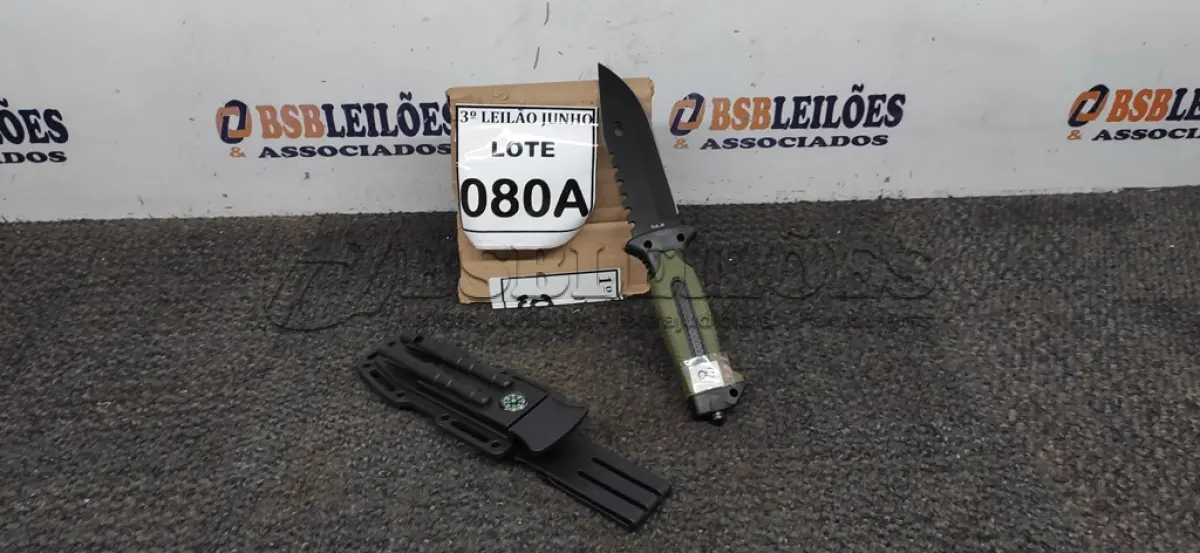 LOTE 080 - FACA TÁTICA IMPORTADA AÇO INOXIDÁVEL CABO  EM POLÍMERO    BAINHA EM POLÍMERO COM AMOLADOR E PEDERNEIRA  TAMANHO TOTAL 26CM PESO 188G JÁ AFIADA. (NO ESTADO) ATENÇÃO! FAZER A VISITAÇÃO ANTES DE ARREMATAR, NÃO SABEMOS SE FUNCIONA, LEILÃO NÃO TEM GARANTIA E NEM DEVOLUÇÃO, SUJEITO A POSSÍVEIS AVARIAS VISÍVEIS/OCULTAS E/OU AUSÊNCIA DE COMPONENTES.  