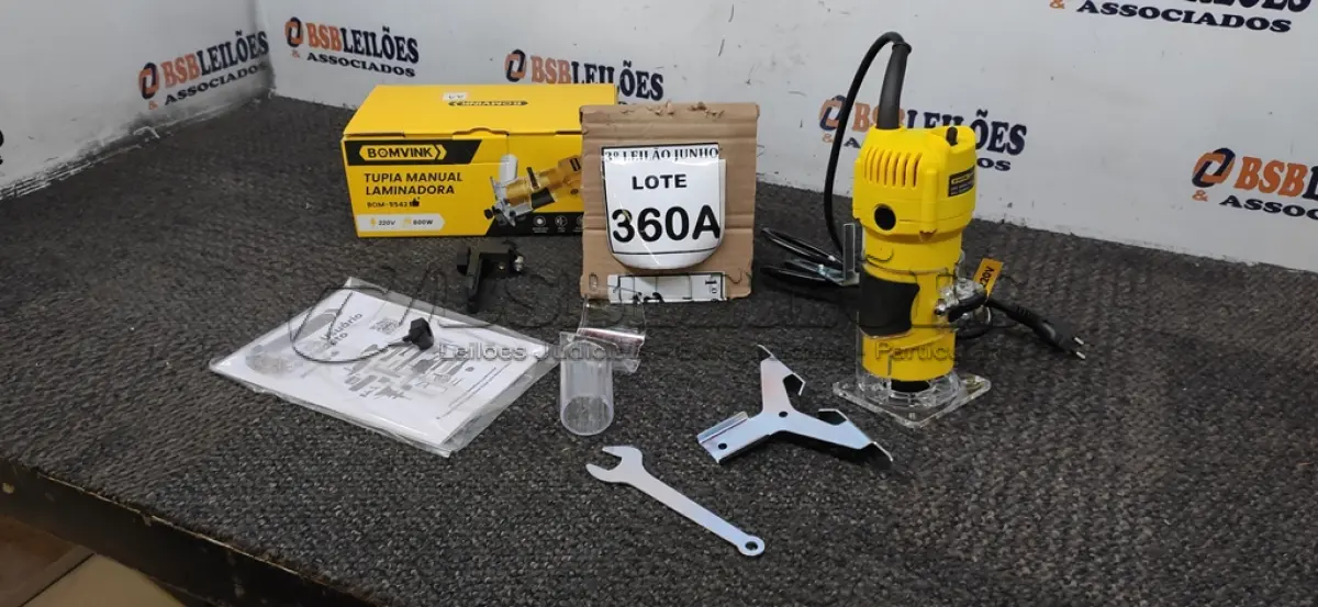 LOTE 360 - TUPIA MANUAL LAMINADORA 220V 600W.  (NO ESTADO) ATENÇÃO! FAZER A VISITAÇÃO ANTES DE ARREMATAR, NÃO SABEMOS SE FUNCIONA, LEILÃO NÃO TEM GARANTIA E NEM DEVOLUÇÃO, SUJEITO A POSSÍVEIS AVARIAS VISÍVEIS/OCULTAS E/OU AUSÊNCIA DE COMPONENTES.