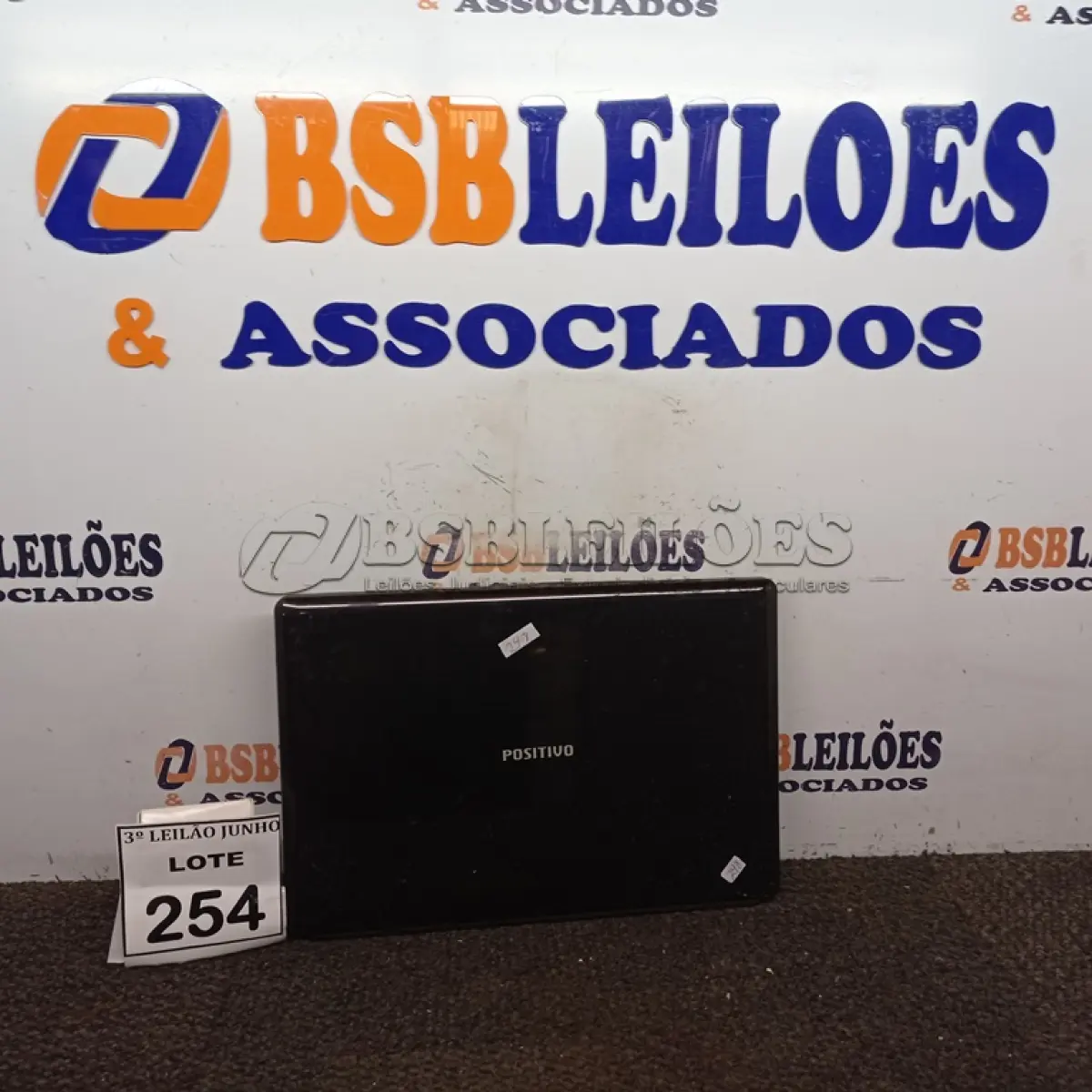 LOTE 254 - 01 NOTEBOOK MARCA POSITIVO. (NO ESTADO) ATENÇÃO! FAZER A VISITAÇÃO ANTES DE ARREMATAR, NÃO SABEMOS SE FUNCIONA, LEILÃO NÃO TEM GARANTIA E NEM DEVOLUÇÃO, SUJEITO A POSSÍVEIS AVARIAS VISÍVEIS/OCULTAS E/OU AUSÊNCIA DE COMPONENTES.