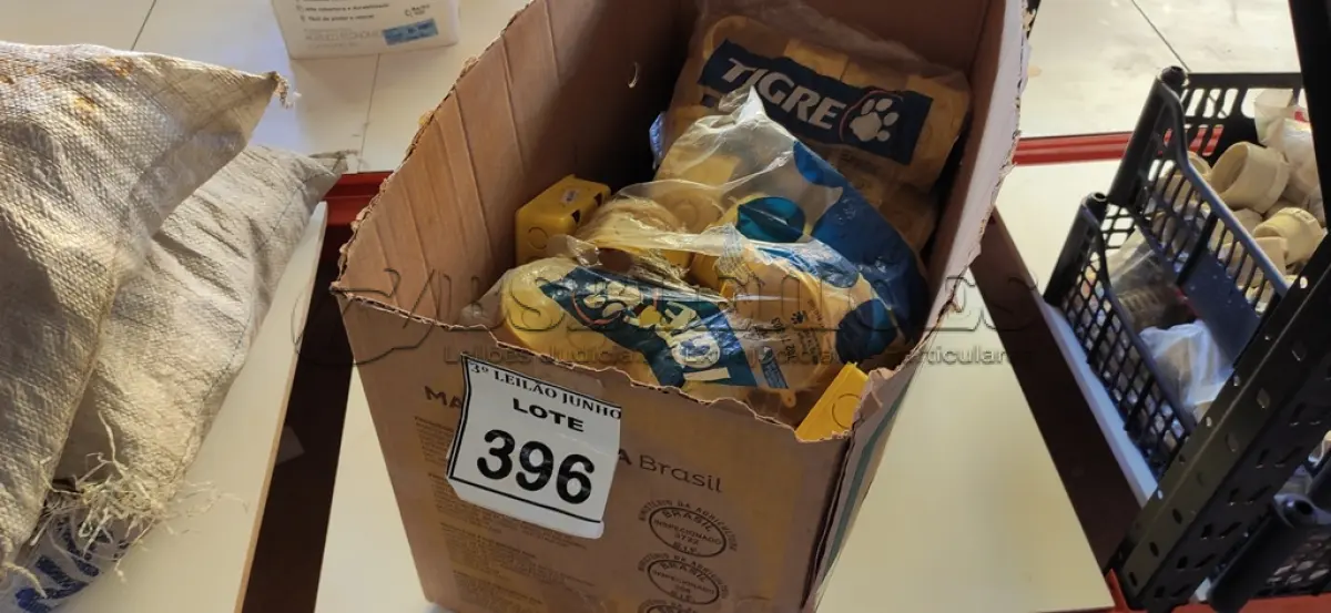 LOTE 396 - 01 LOTE COM CAIXAS OCTOGONAL 4X4 AMARELO. (NO ESTADO) ATENÇÃO! FAZER A VISITAÇÃO ANTES DE ARREMATAR, NÃO SABEMOS SE FUNCIONA. LEILÃO NÃO TEM GARANTIA E NEM DEVOLUÇÃO, SUJEITO A POSSÍVEIS AVARIAS VISÍVEIS/OCULTAS E/OU AUSÊNCIA DE COMPONENTES.